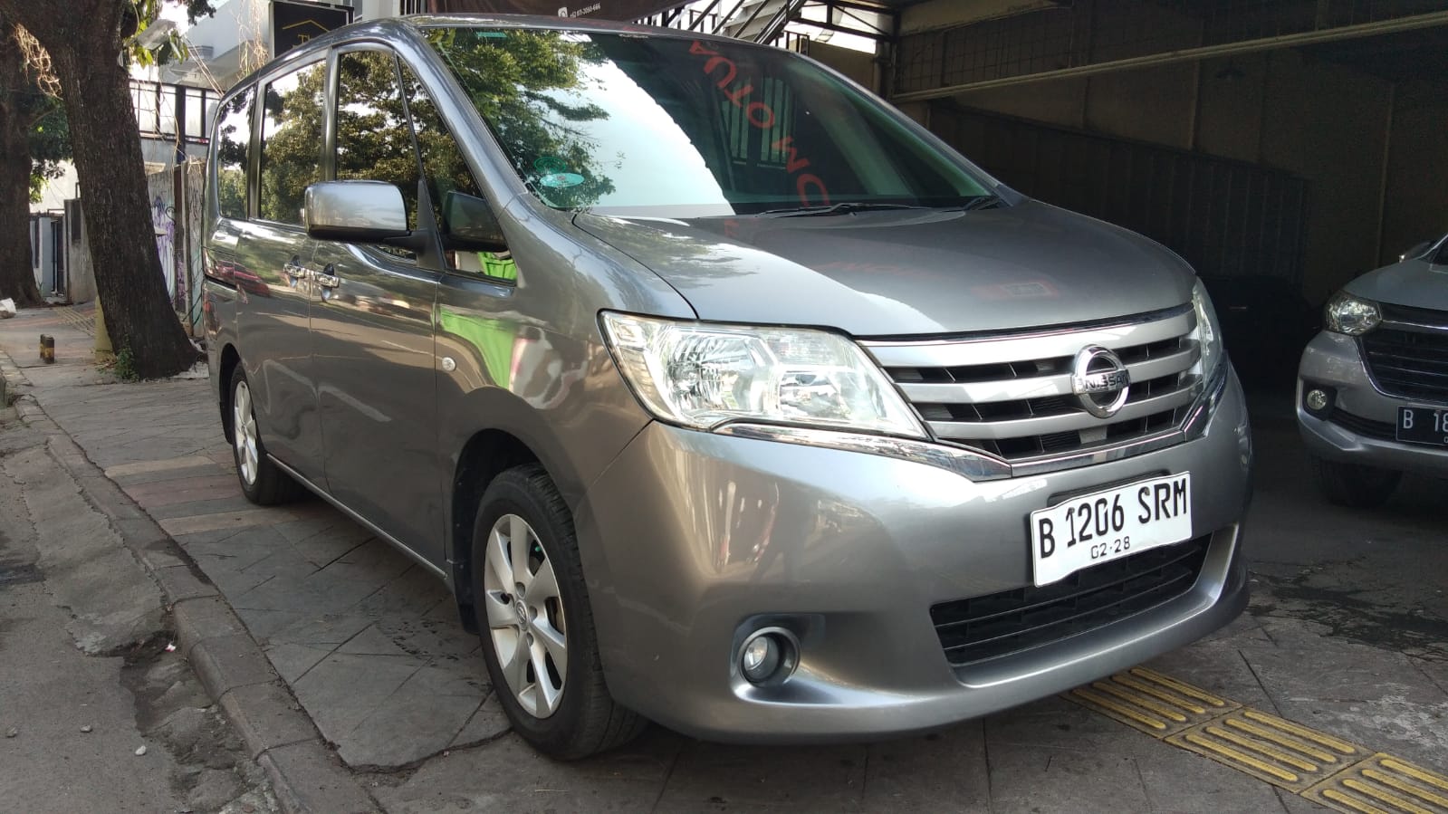 Second Hand 2013 Nissan Serena Second Hand 2013 Nissan Serena