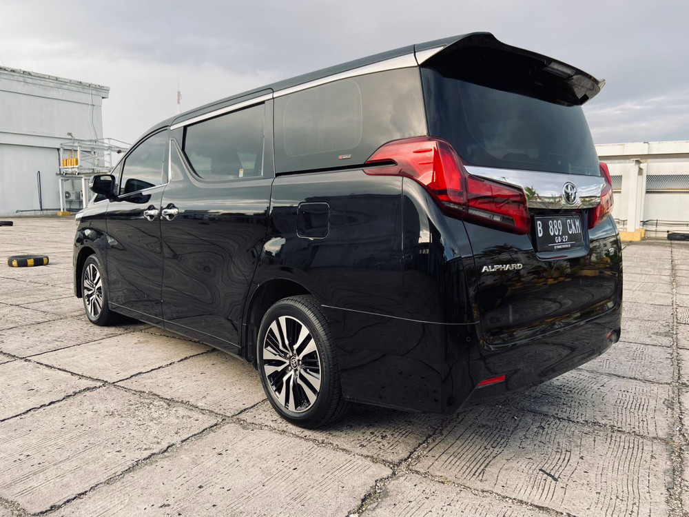 2022 Toyota Alphard 2.5 G A/T 2022 Toyota Alphard 2.5 G A/T