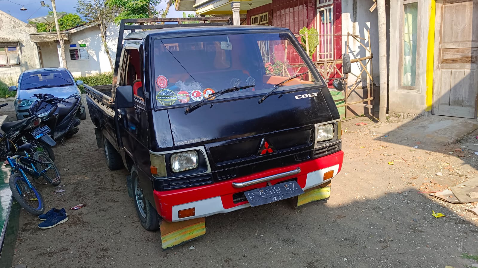 Second Hand 2013 Mitsubishi L300 Second Hand 2013 Mitsubishi L300
