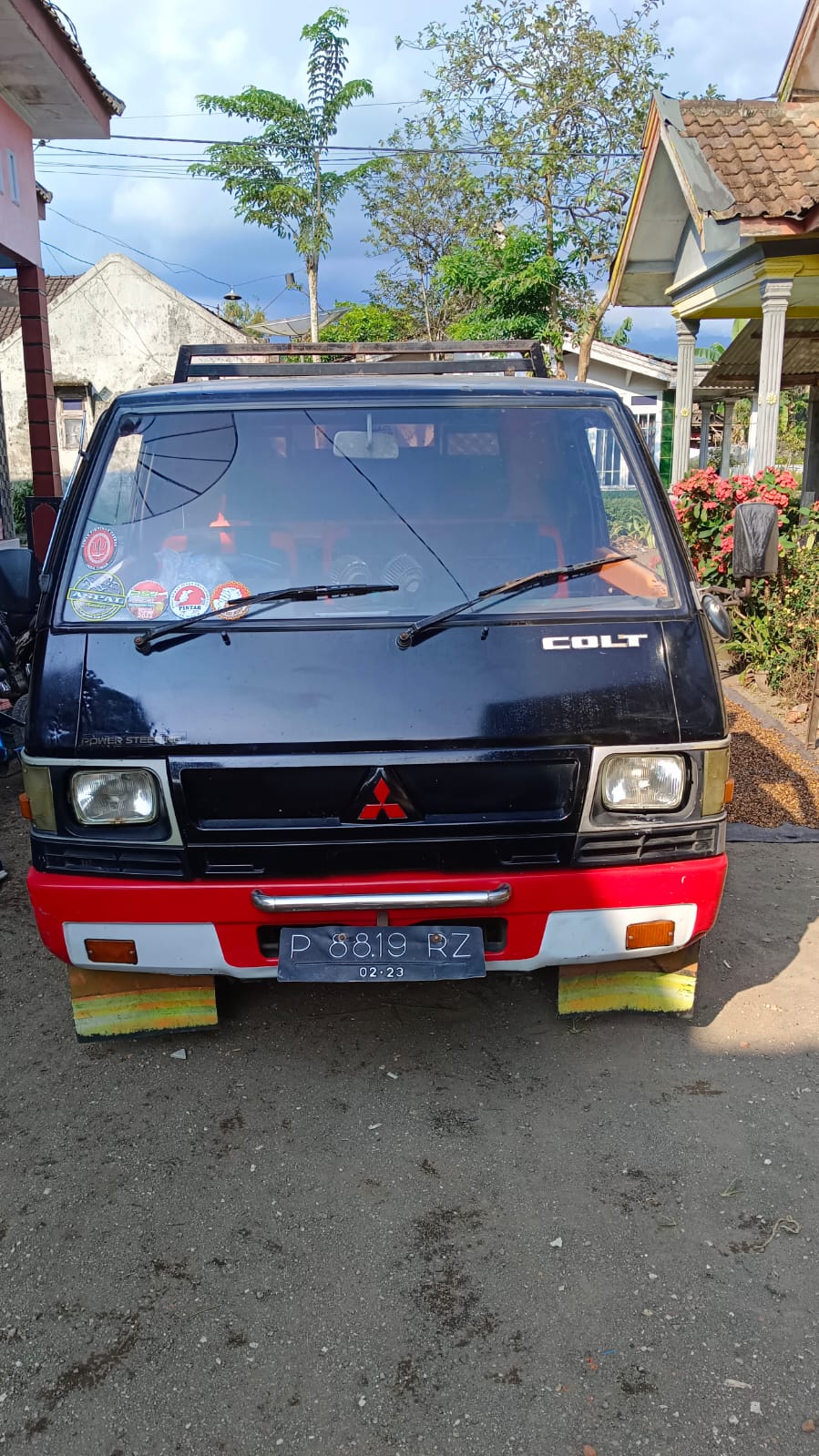 2013 Mitsubishi L300 2013 Mitsubishi L300