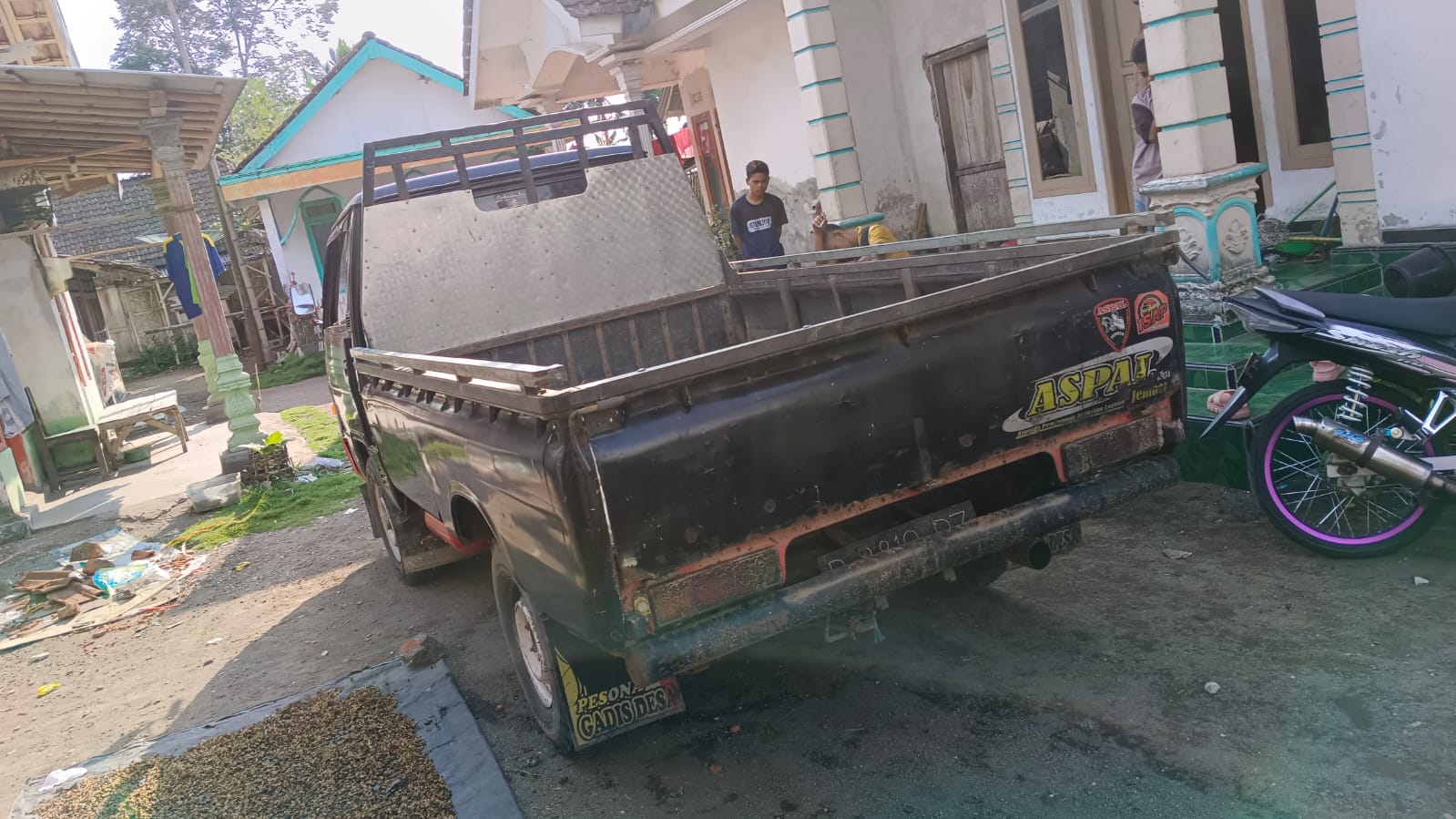 2013 Mitsubishi L300 2013 Mitsubishi L300