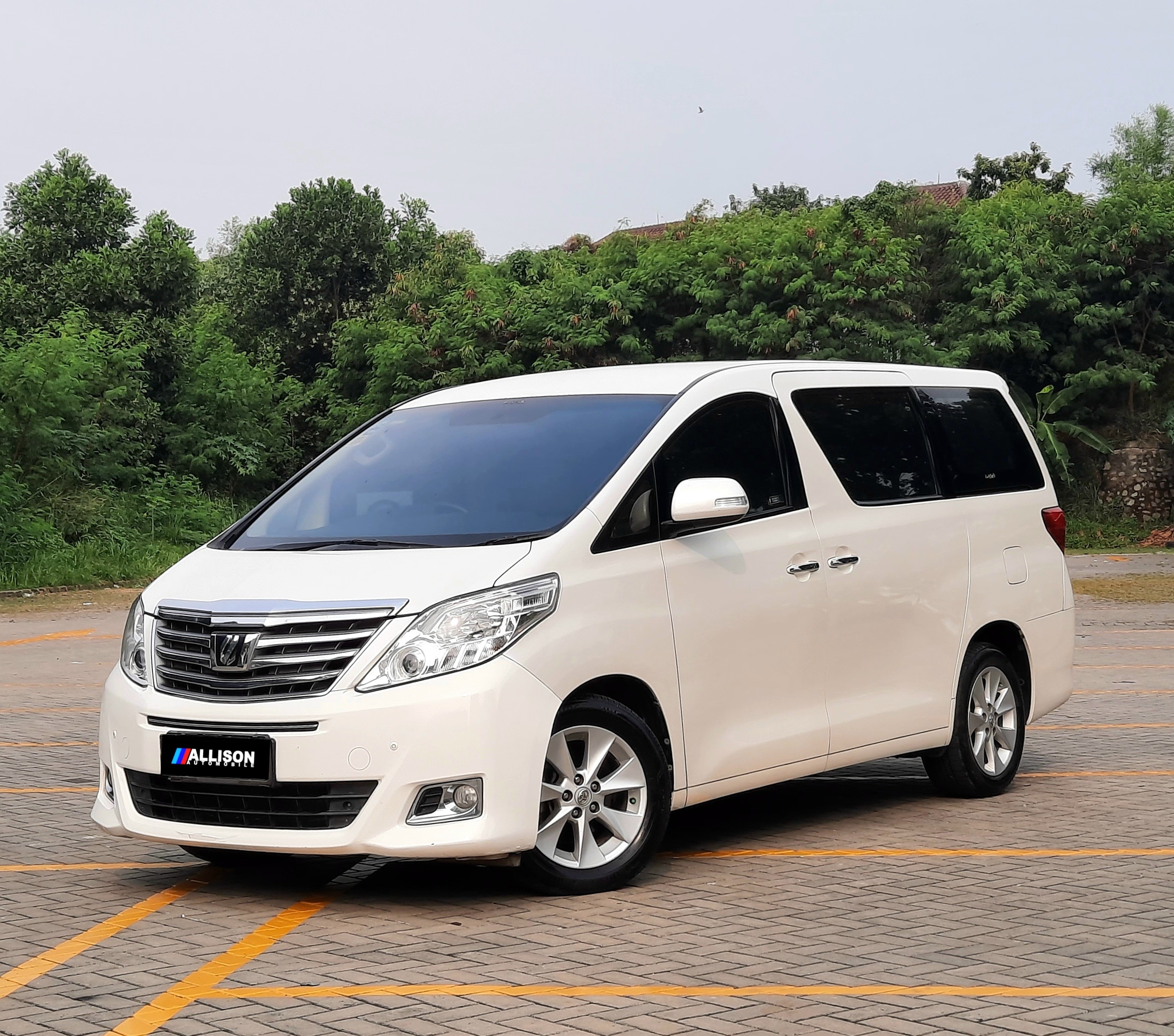 2013 Toyota Alphard  2.4 AT 2013 Toyota Alphard  2.4 AT