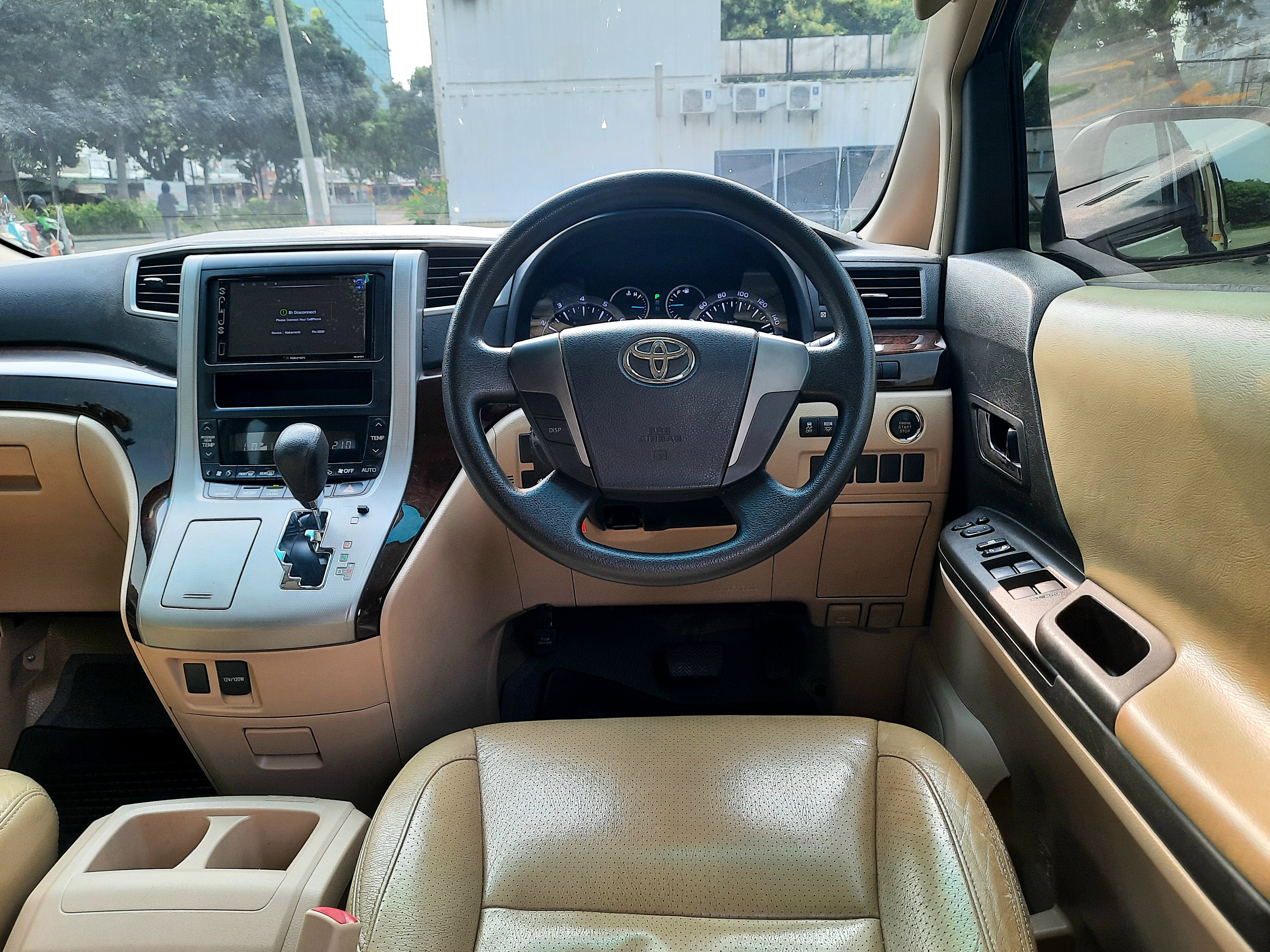 2013 Toyota Alphard  2.4 AT 2013 Toyota Alphard  2.4 AT