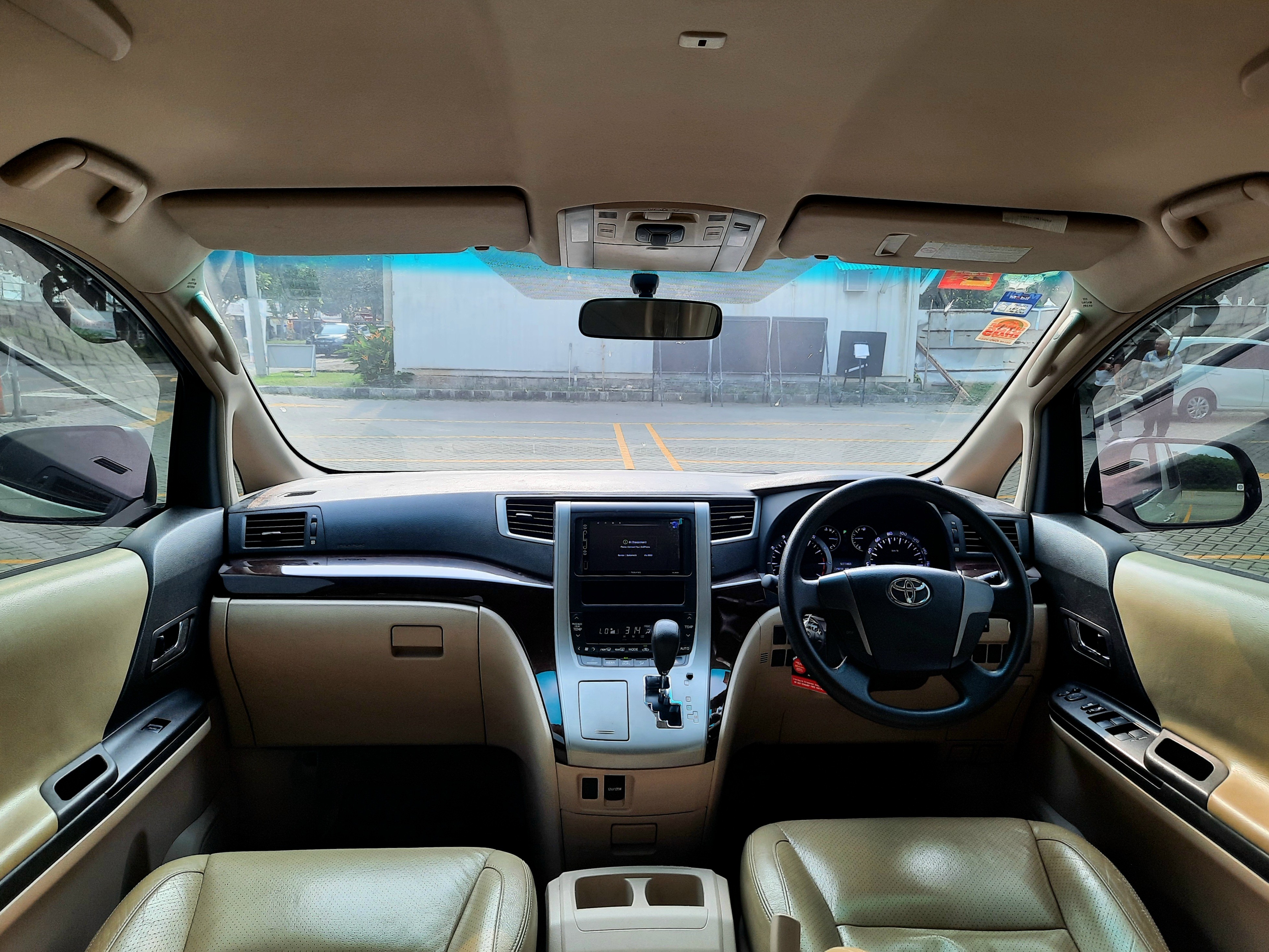 2013 Toyota Alphard  2.4 AT 2013 Toyota Alphard  2.4 AT