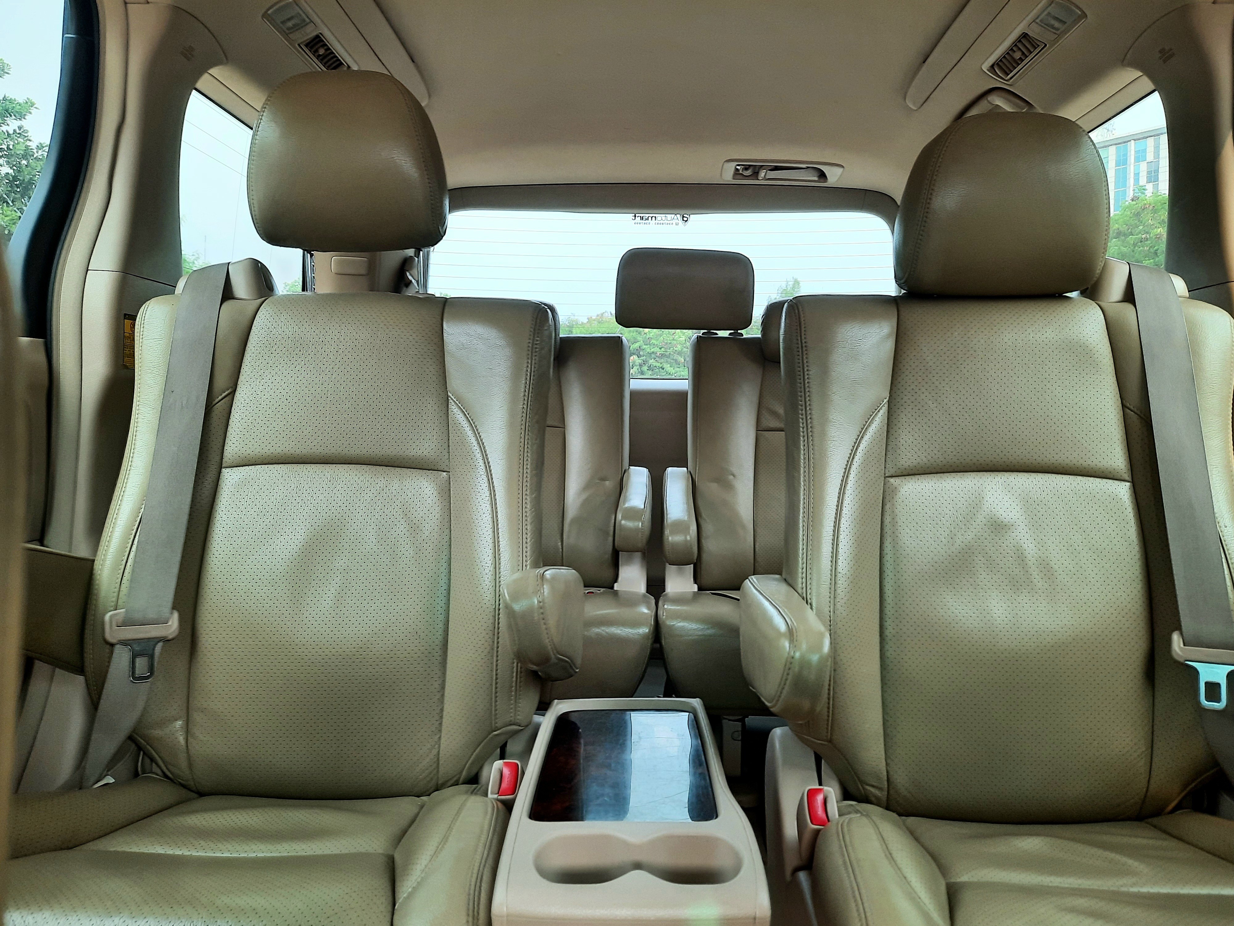 2013 Toyota Alphard  2.4 AT 2013 Toyota Alphard  2.4 AT