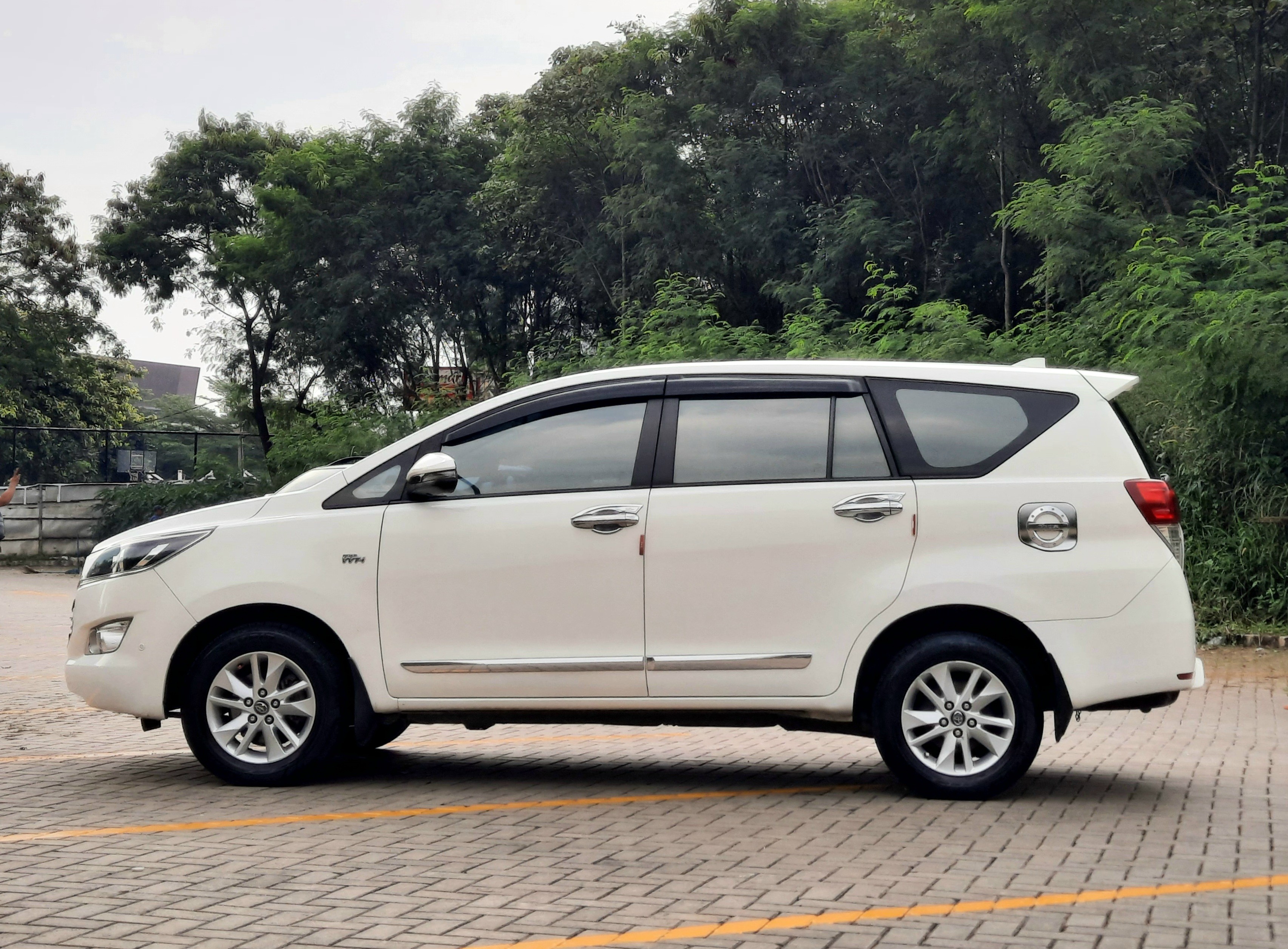 2017 Toyota Kijang Innova 2.0 V MT 2017 Toyota Kijang Innova 2.0 V MT