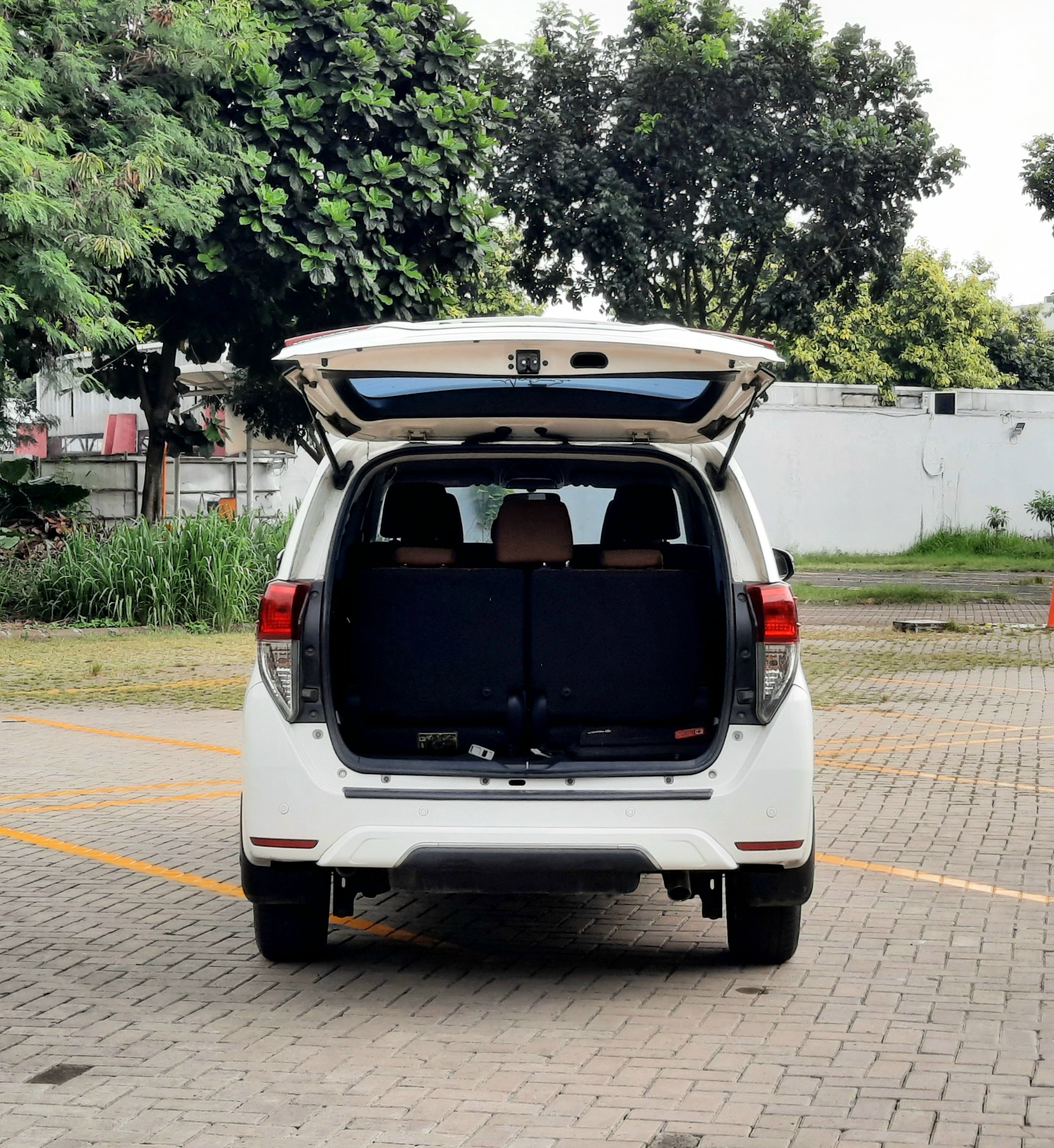 2017 Toyota Kijang Innova 2.0 V MT 2017 Toyota Kijang Innova 2.0 V MT