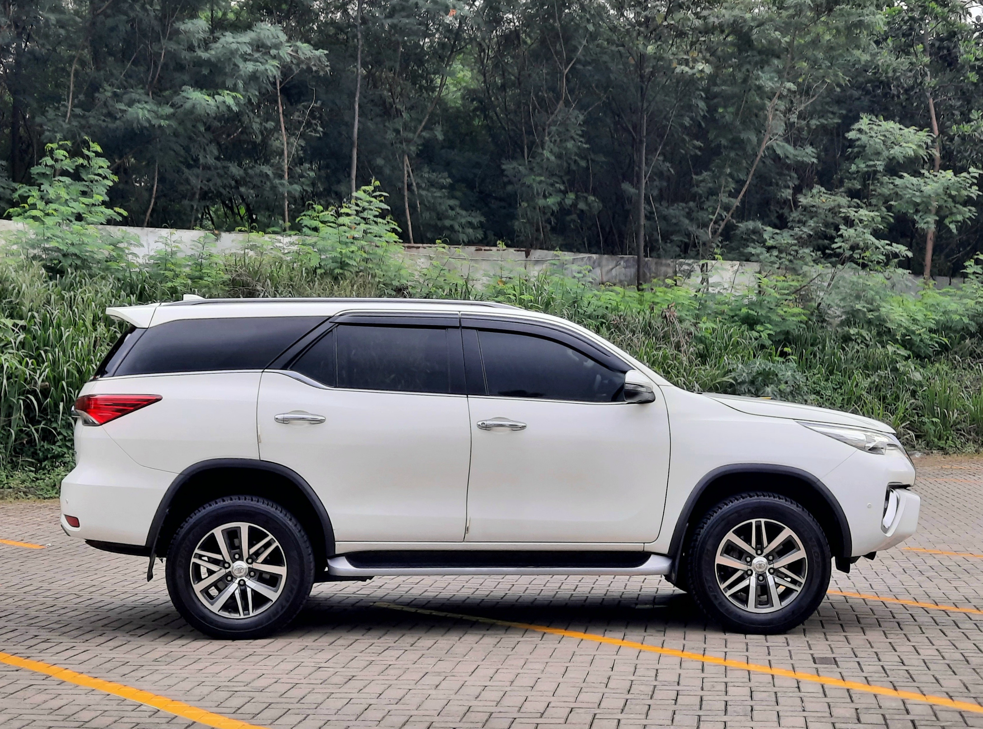 2019 Toyota Fortuner 2.4 VRZ AT 2019 Toyota Fortuner 2.4 VRZ AT