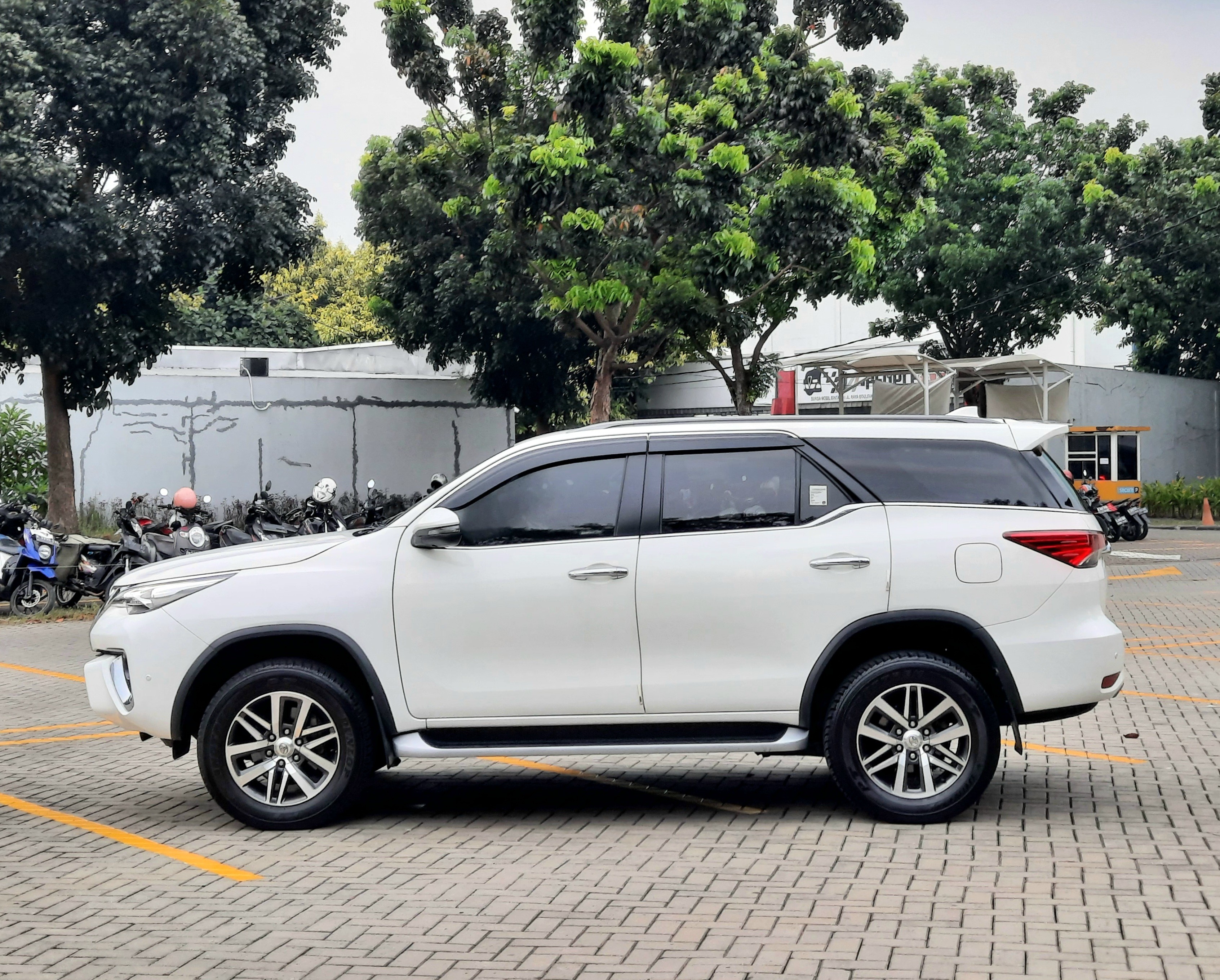 2019 Toyota Fortuner 2.4 VRZ AT 2019 Toyota Fortuner 2.4 VRZ AT