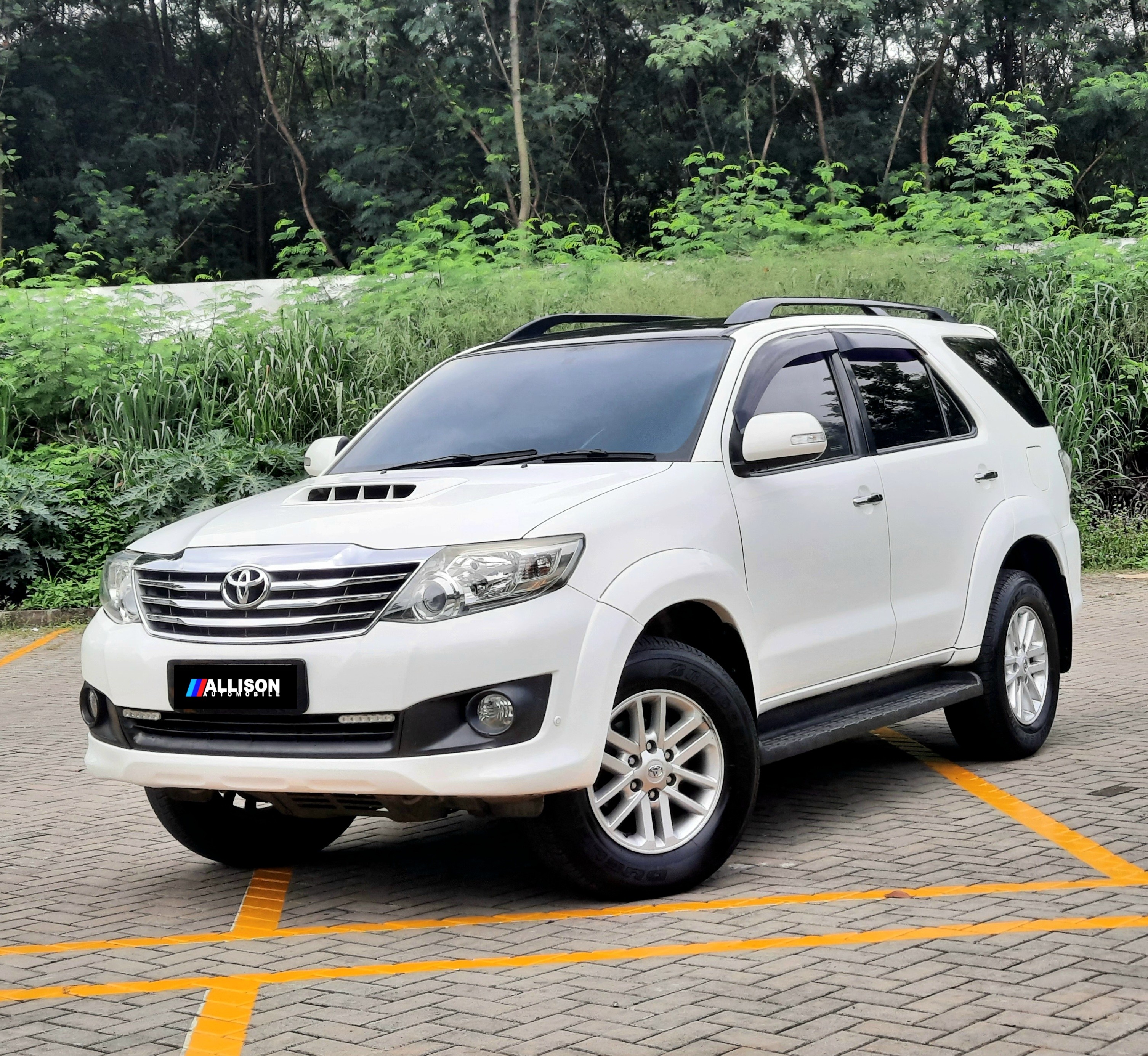 2012 Toyota Fortuner  2.5 G A/T 2012 Toyota Fortuner  2.5 G A/T