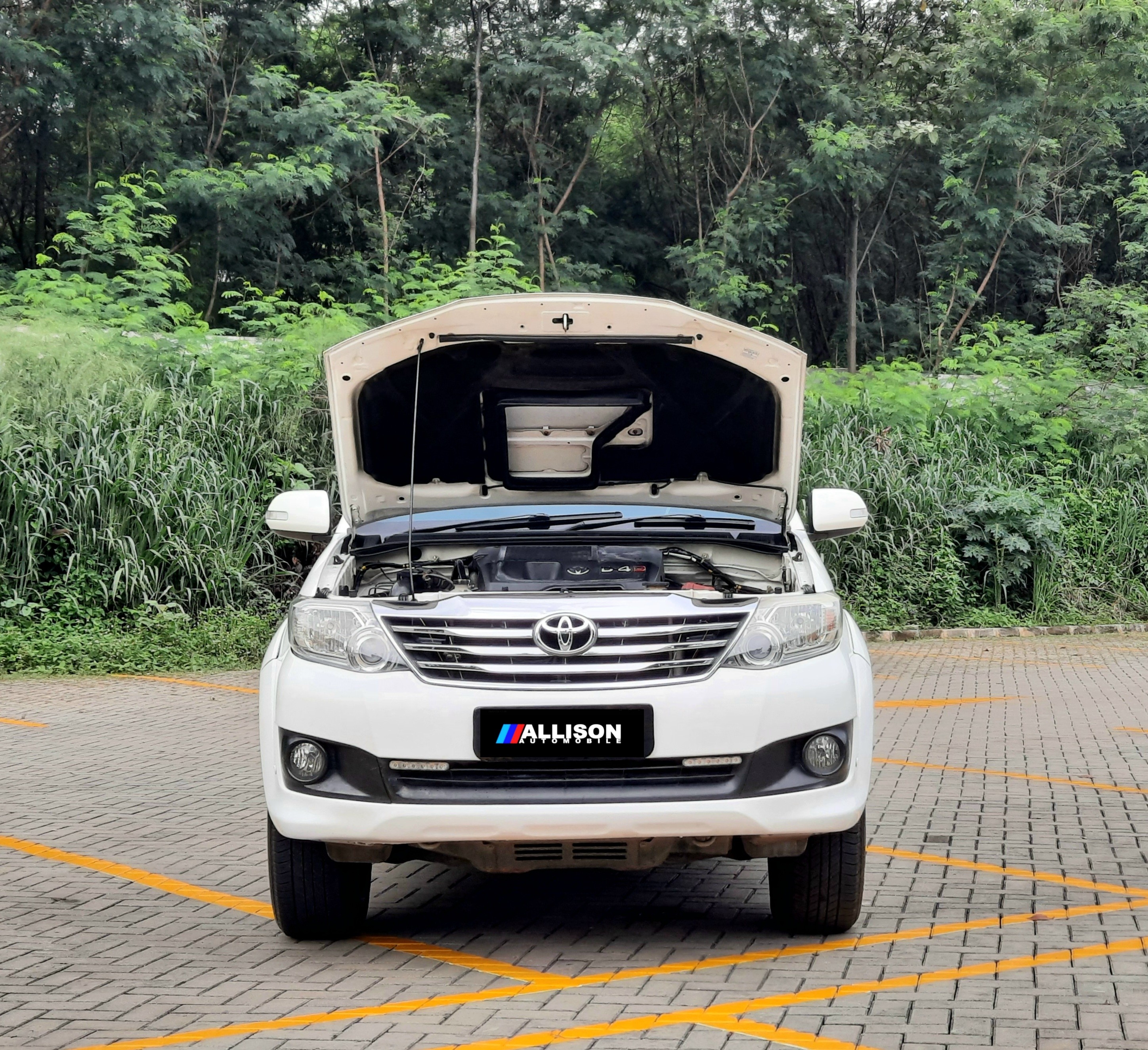 2012 Toyota Fortuner  2.5 G A/T 2012 Toyota Fortuner  2.5 G A/T