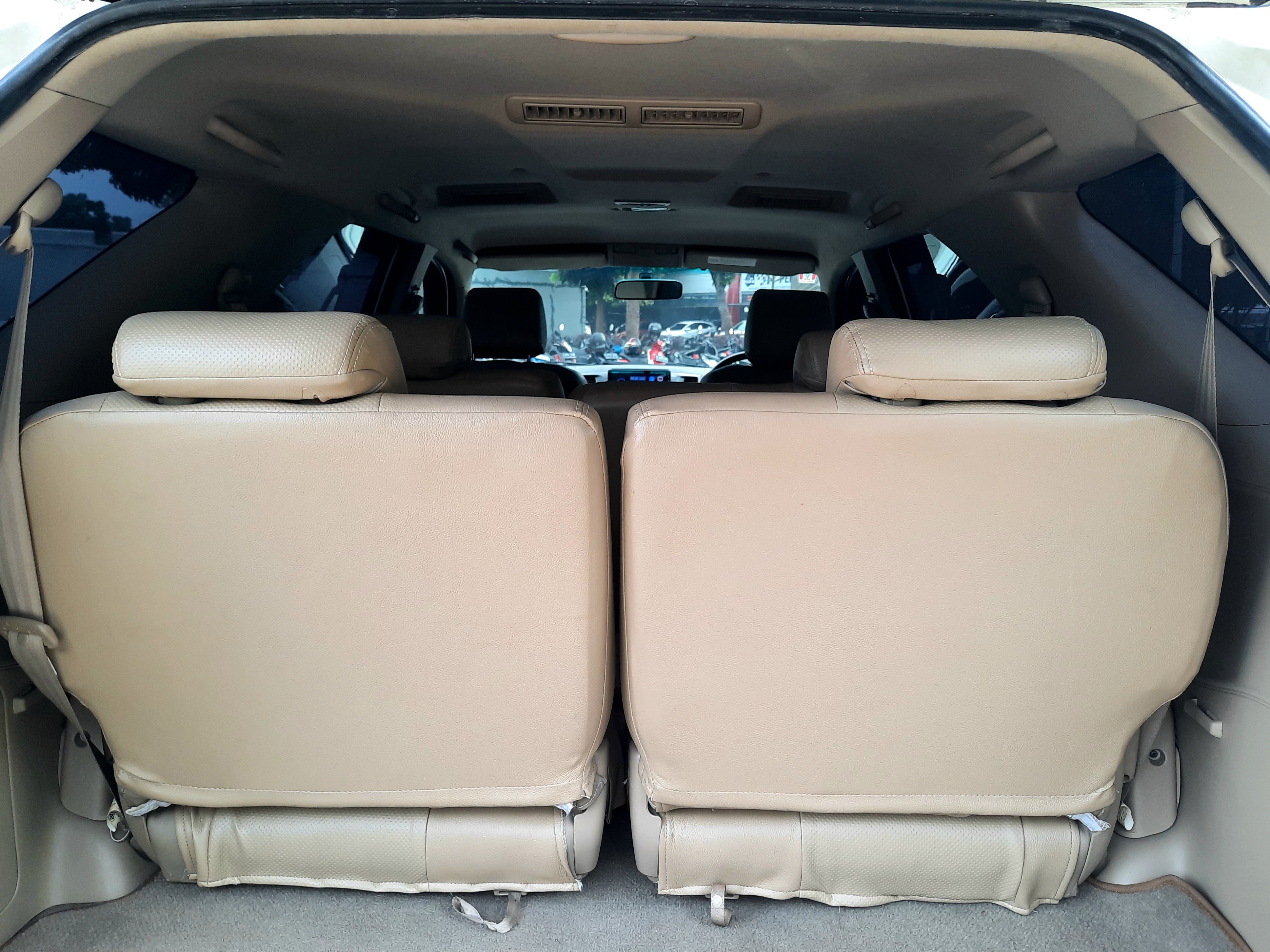 2012 Toyota Fortuner  2.5 G A/T 2012 Toyota Fortuner  2.5 G A/T