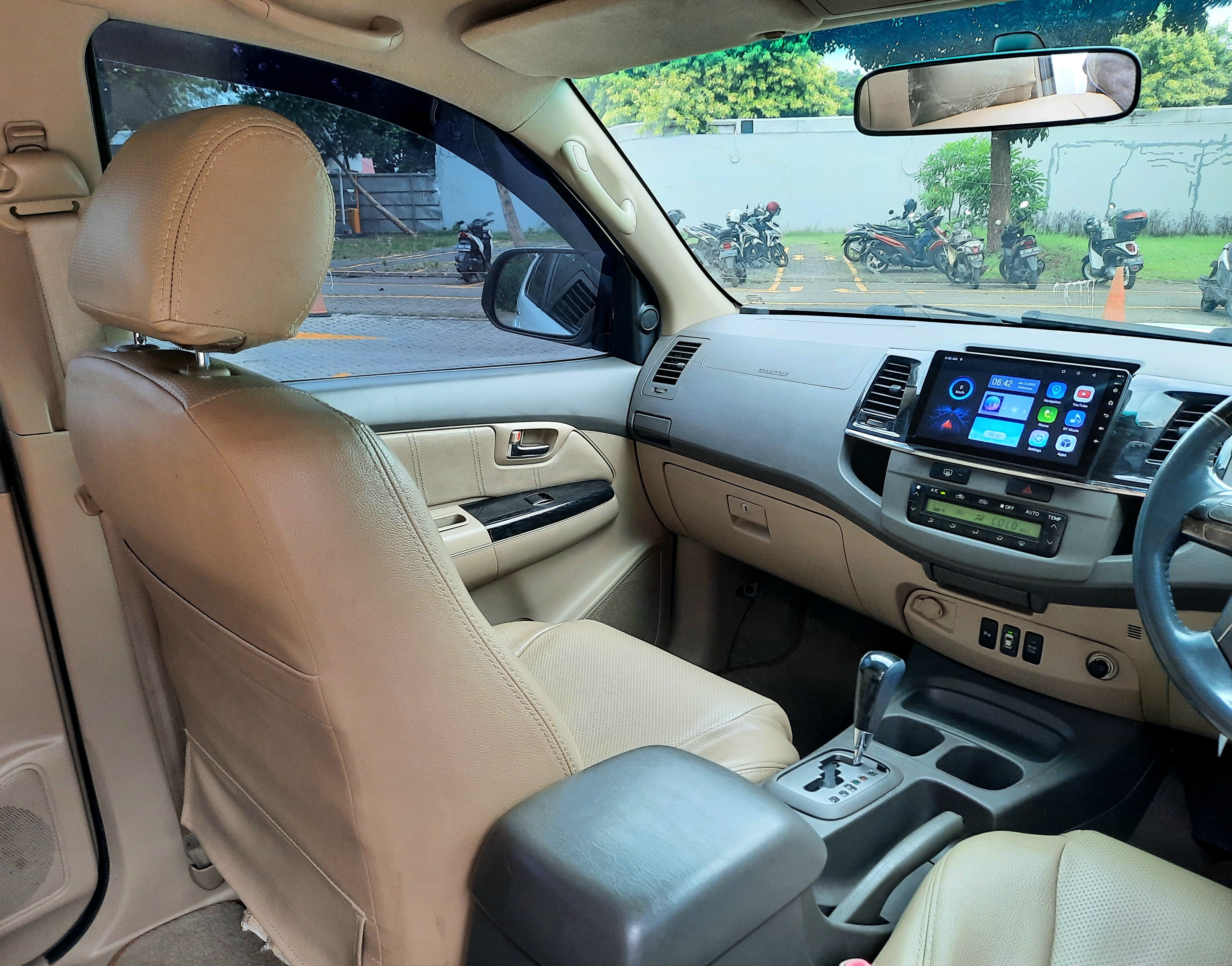 2012 Toyota Fortuner  2.5 G A/T 2012 Toyota Fortuner  2.5 G A/T