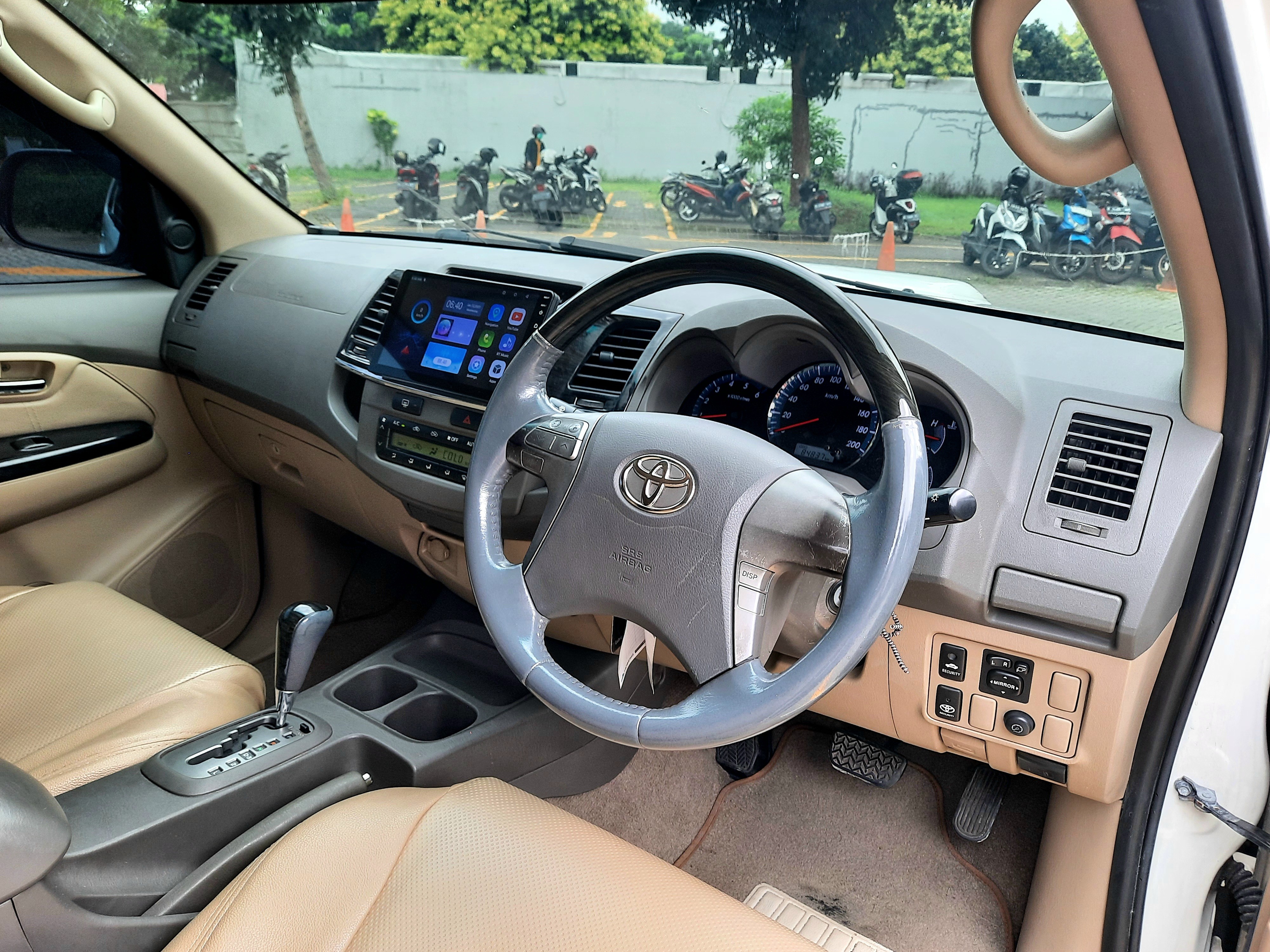2012 Toyota Fortuner  2.5 G A/T 2012 Toyota Fortuner  2.5 G A/T