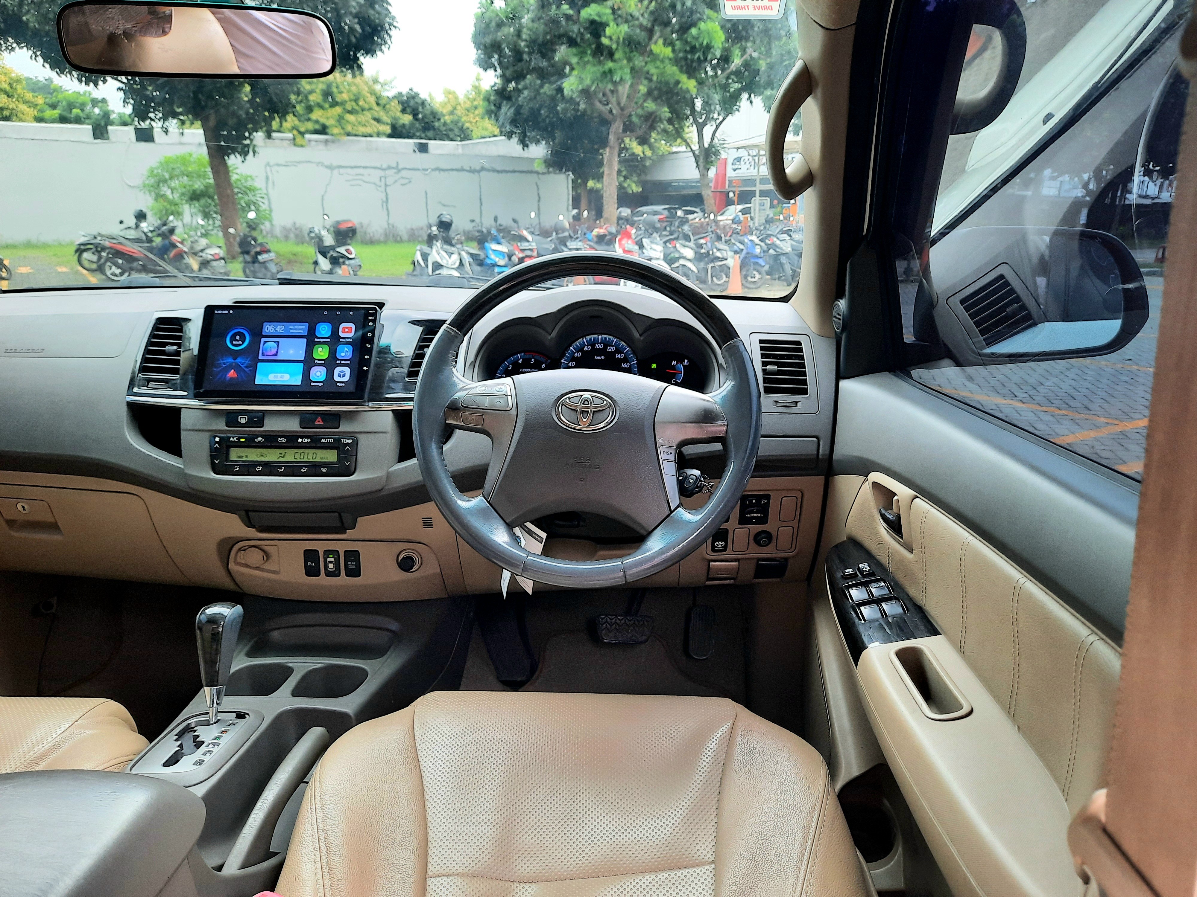 2012 Toyota Fortuner  2.5 G A/T 2012 Toyota Fortuner  2.5 G A/T