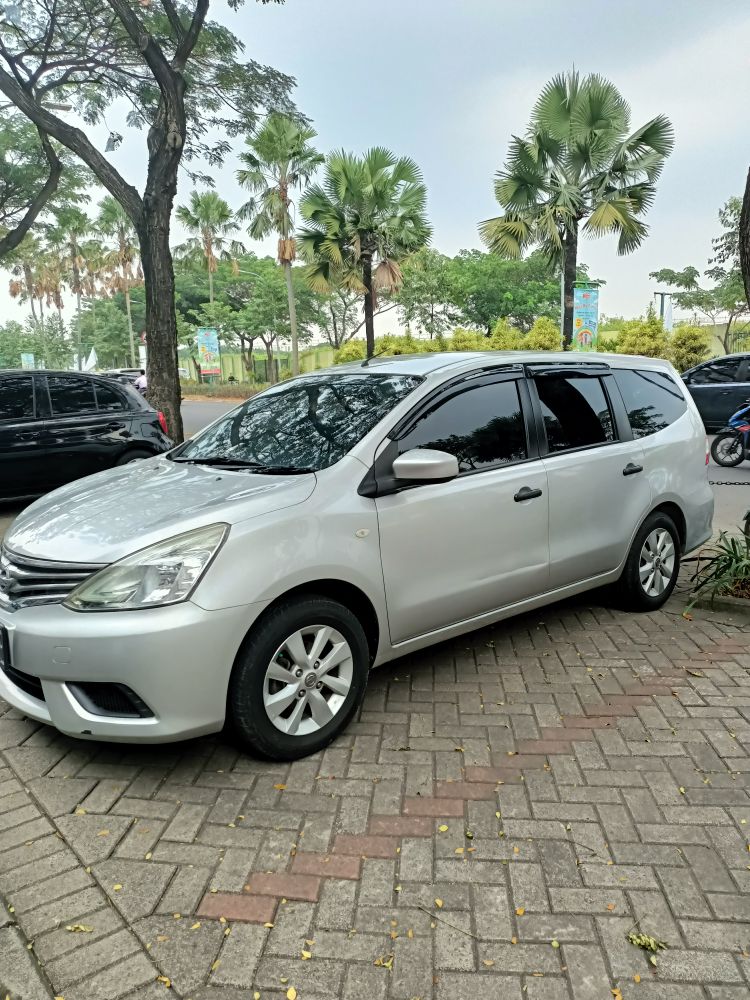 Second Hand 2015 Nissan Grand Livina Second Hand 2015 Nissan Grand Livina