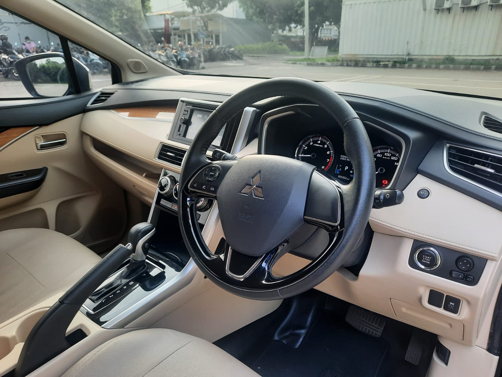 2018 Mitsubishi Xpander  1.5 L ULTIMATE 2018 Mitsubishi Xpander  1.5 L ULTIMATE