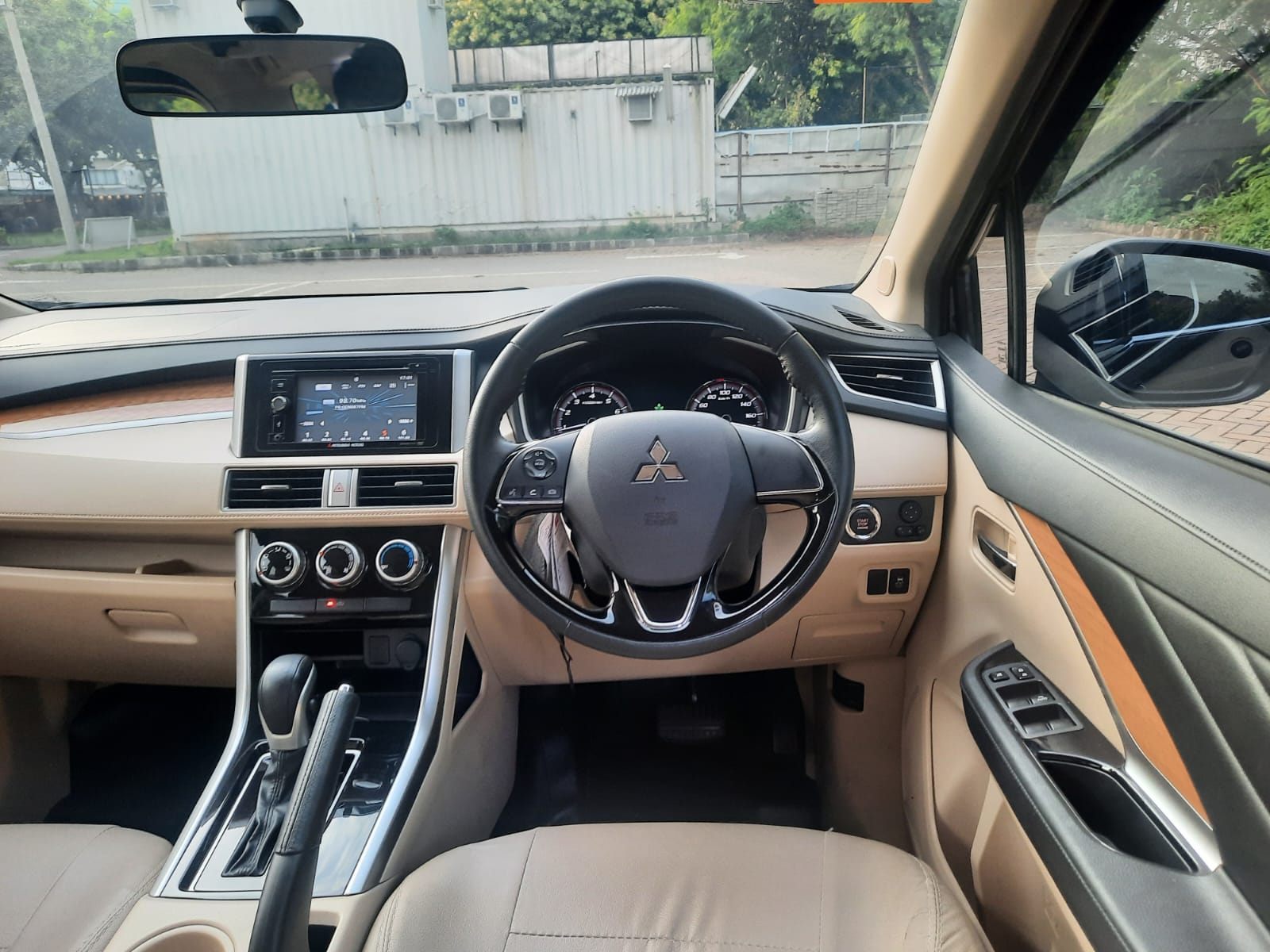 2018 Mitsubishi Xpander  1.5 L ULTIMATE 2018 Mitsubishi Xpander  1.5 L ULTIMATE