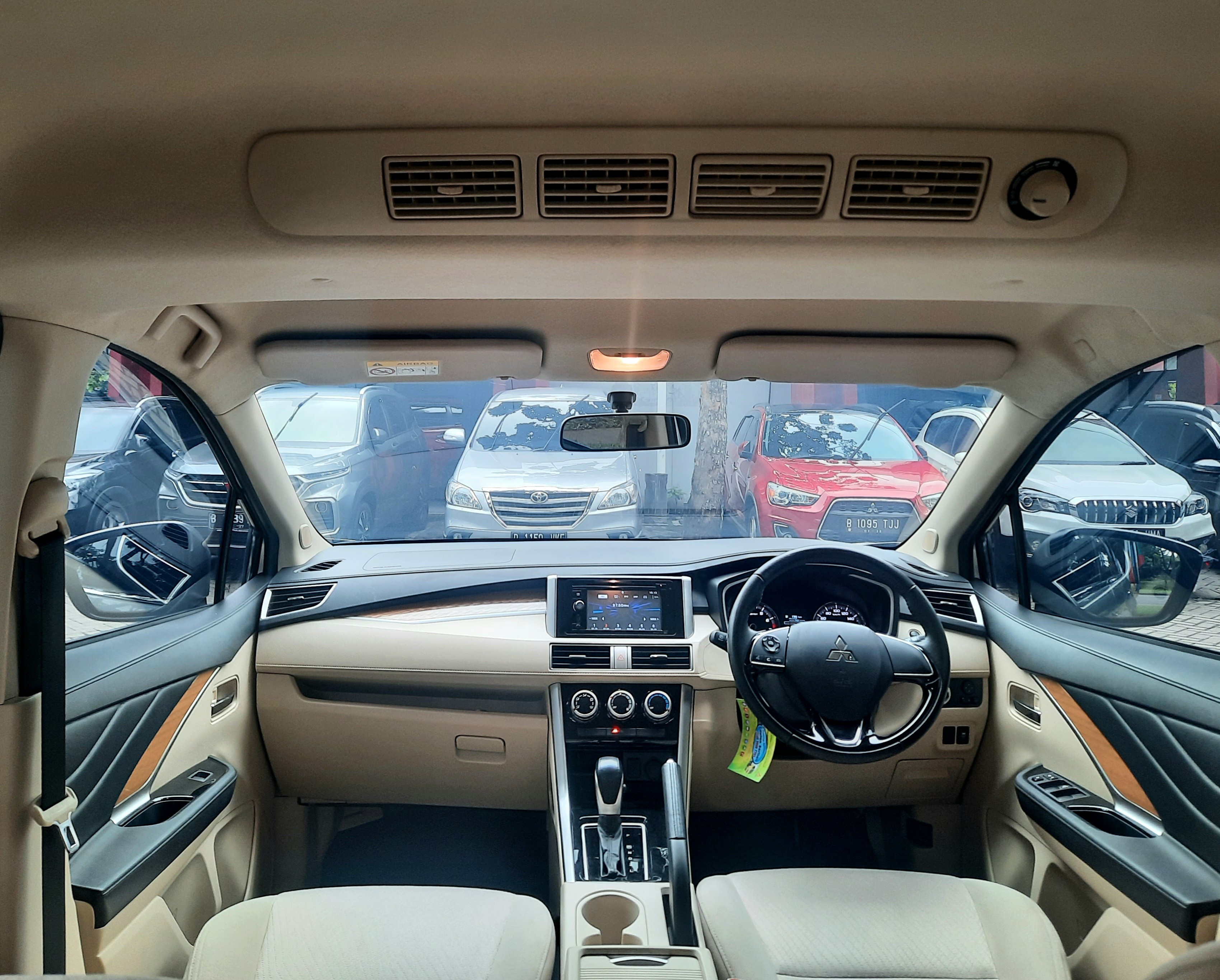 2018 Mitsubishi Xpander  1.5 L ULTIMATE 2018 Mitsubishi Xpander  1.5 L ULTIMATE