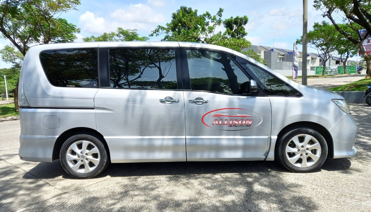 2015 Nissan Serena  2.0L Highway Star 2015 Nissan Serena  2.0L Highway Star