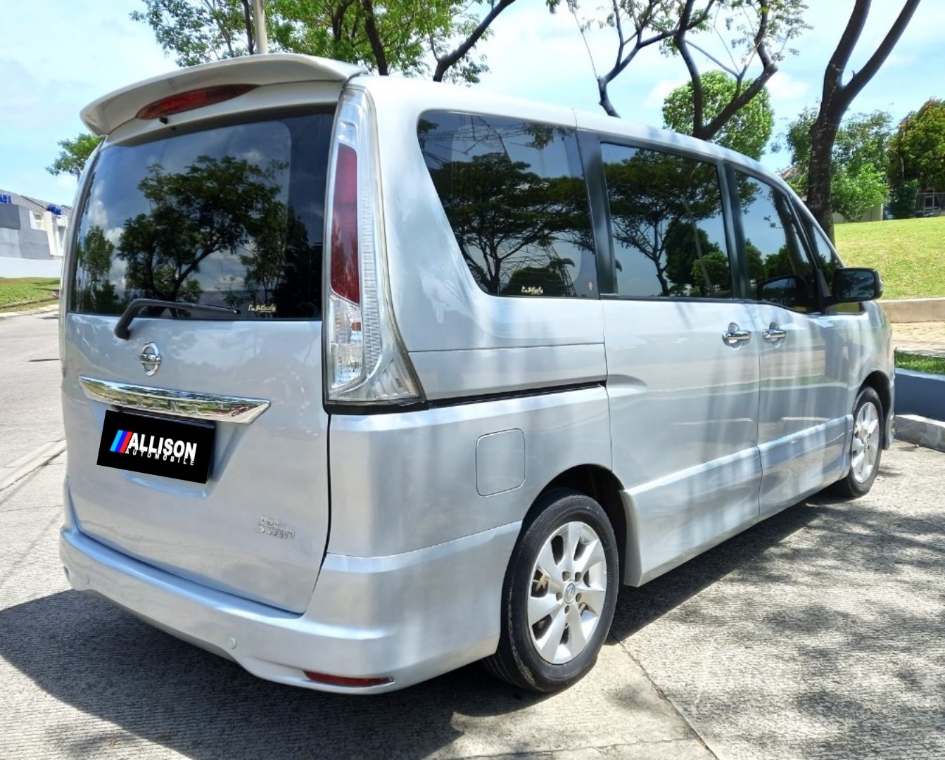 2015 Nissan Serena  2.0L Highway Star 2015 Nissan Serena  2.0L Highway Star