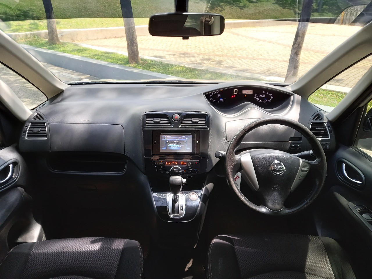 2015 Nissan Serena  2.0L Highway Star 2015 Nissan Serena  2.0L Highway Star