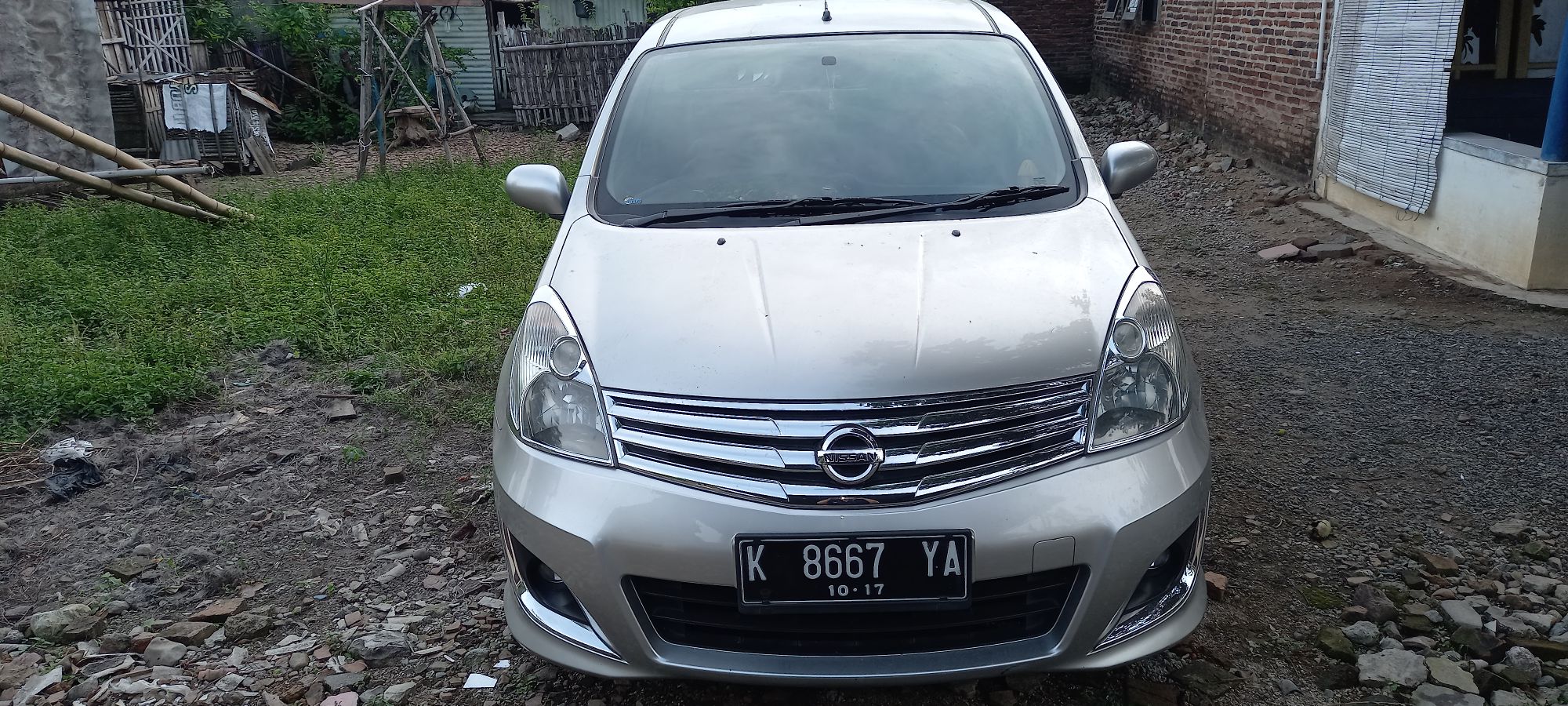 2012 Nissan Livina  XR 1.5 AT Bekas 2012 Nissan Livina  XR 1.5 AT Bekas