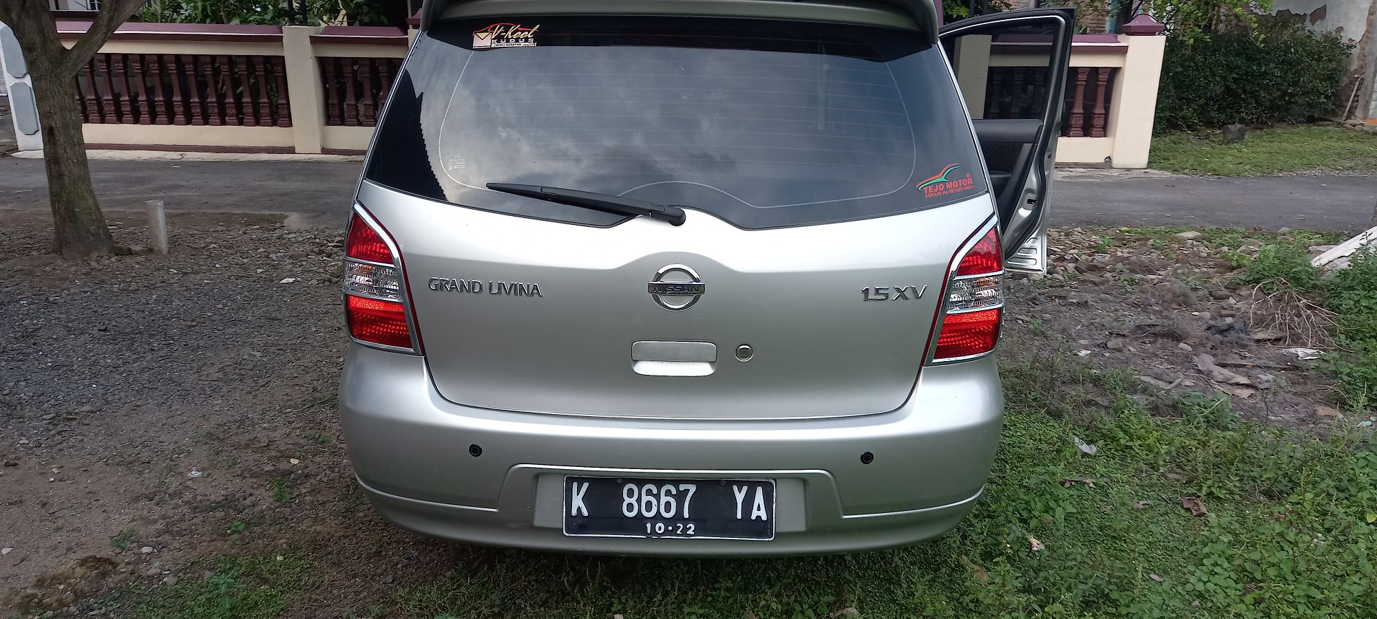 2012 Nissan Livina  XR 1.5 AT 2012 Nissan Livina  XR 1.5 AT