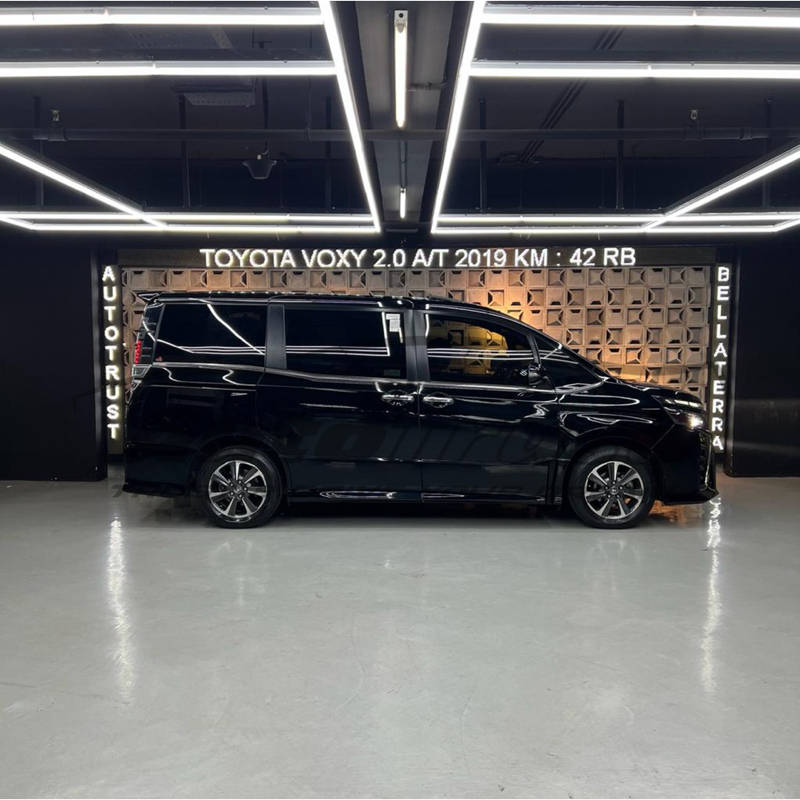 Dijual 2019 Toyota Voxy 2.0L AT 2.0L AT Bekas