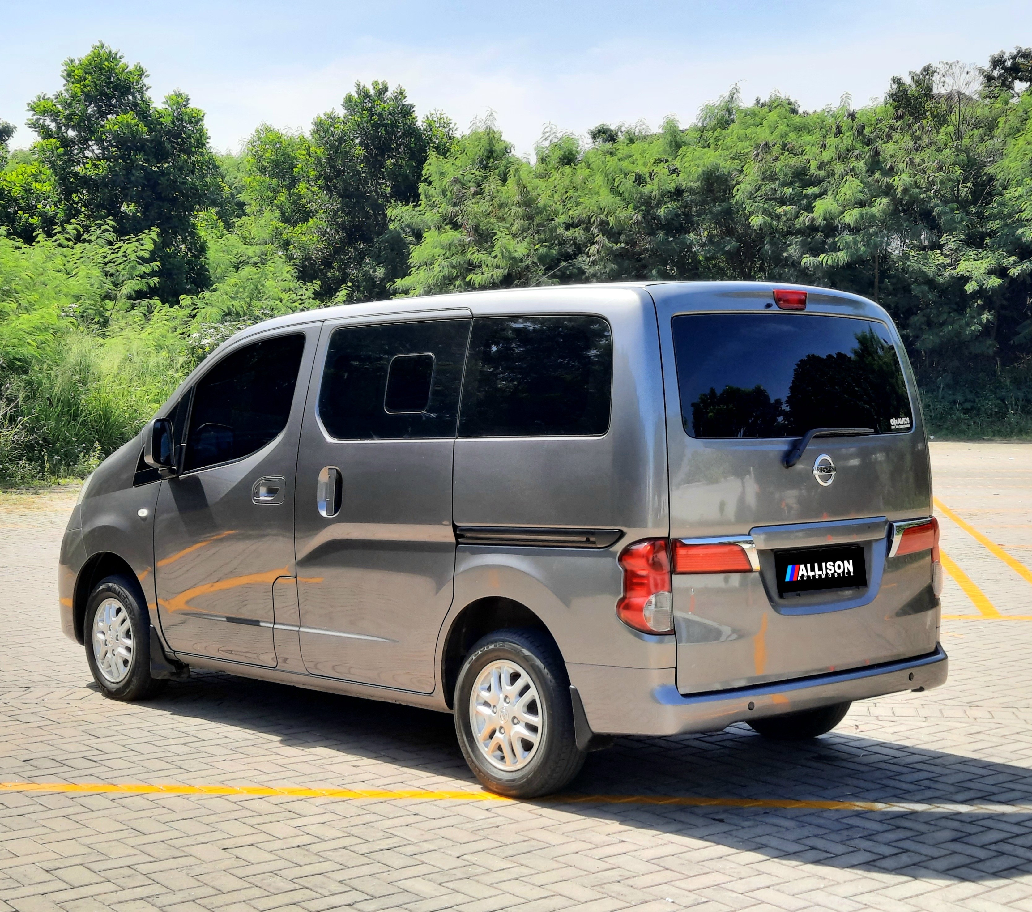 2013 Nissan Evalia 1.5 XV AT 2013 Nissan Evalia 1.5 XV AT