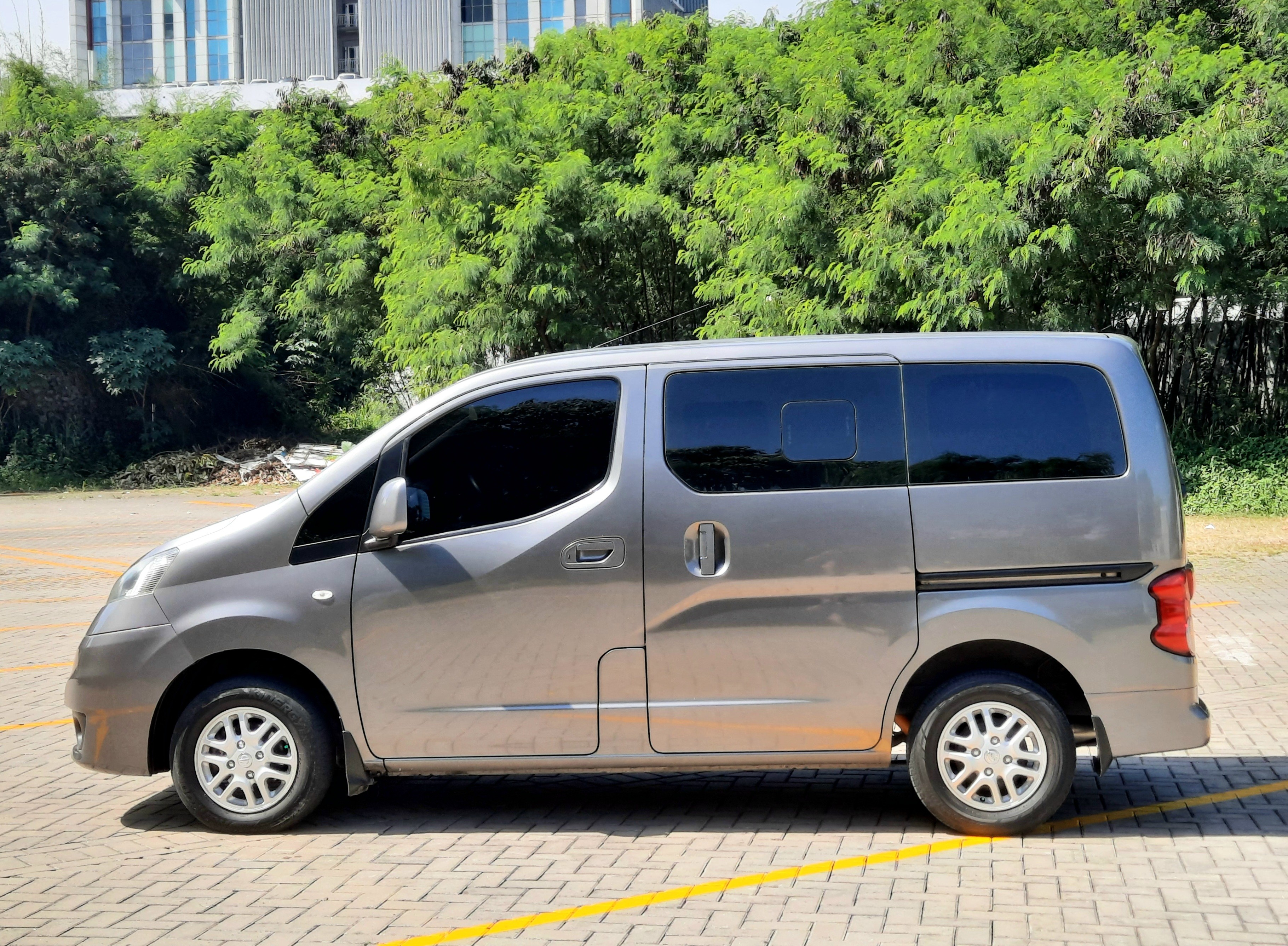 2013 Nissan Evalia 1.5 XV AT 2013 Nissan Evalia 1.5 XV AT