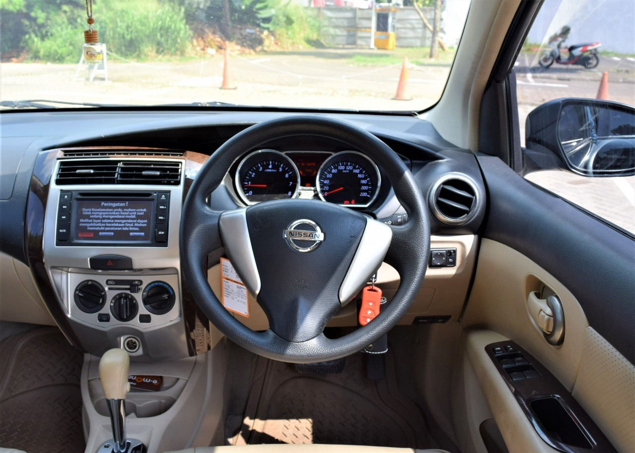 2014 Nissan Grand Livina 1.5 HWS CVT 2014 Nissan Grand Livina 1.5 HWS CVT