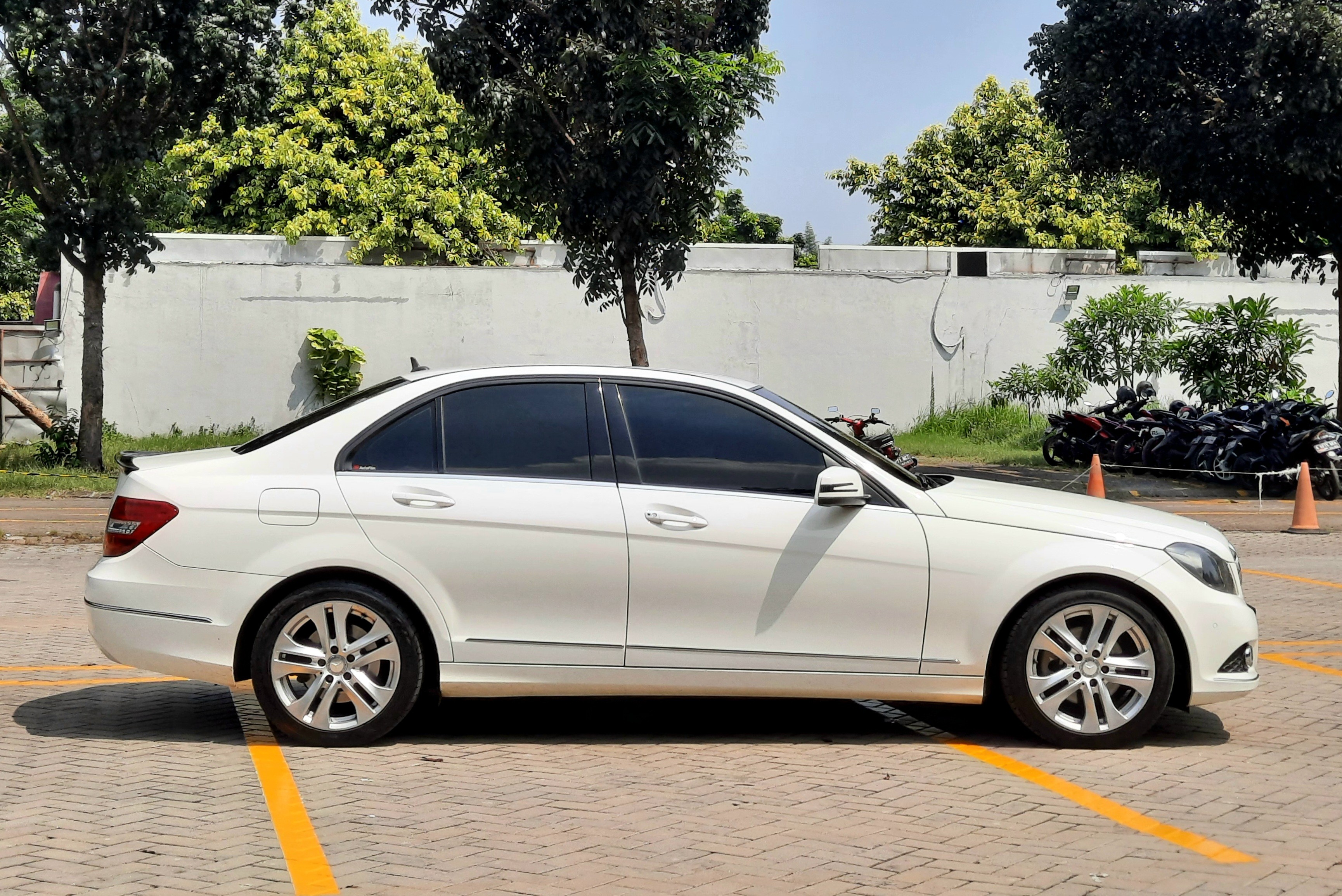 2013 Mercedes Benz C-Class Sedan C 200 CGI Avantgarde 2013 Mercedes Benz C-Class Sedan C 200 CGI Avantgarde