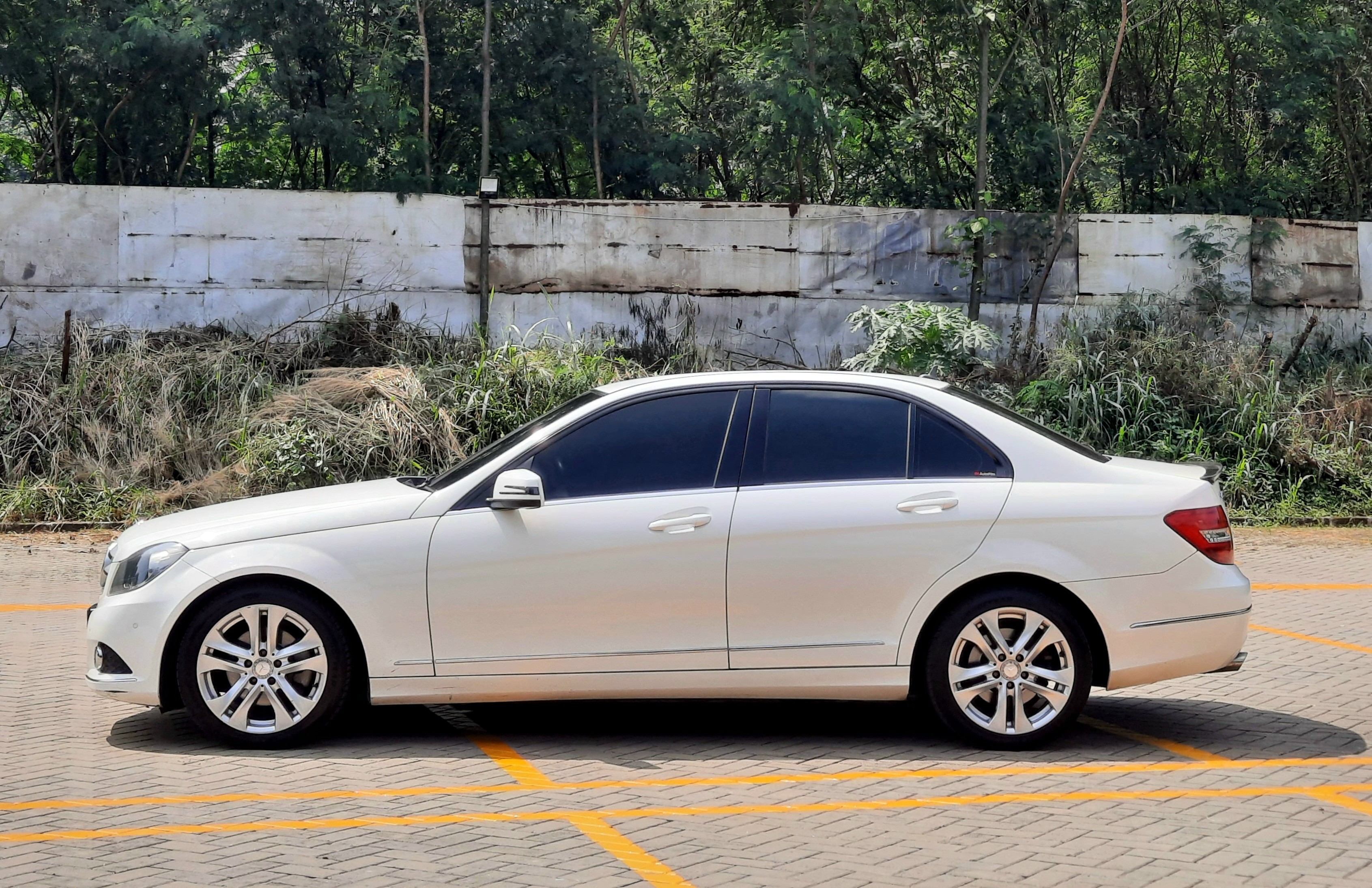 2013 Mercedes Benz C-Class Sedan C 200 CGI Avantgarde 2013 Mercedes Benz C-Class Sedan C 200 CGI Avantgarde