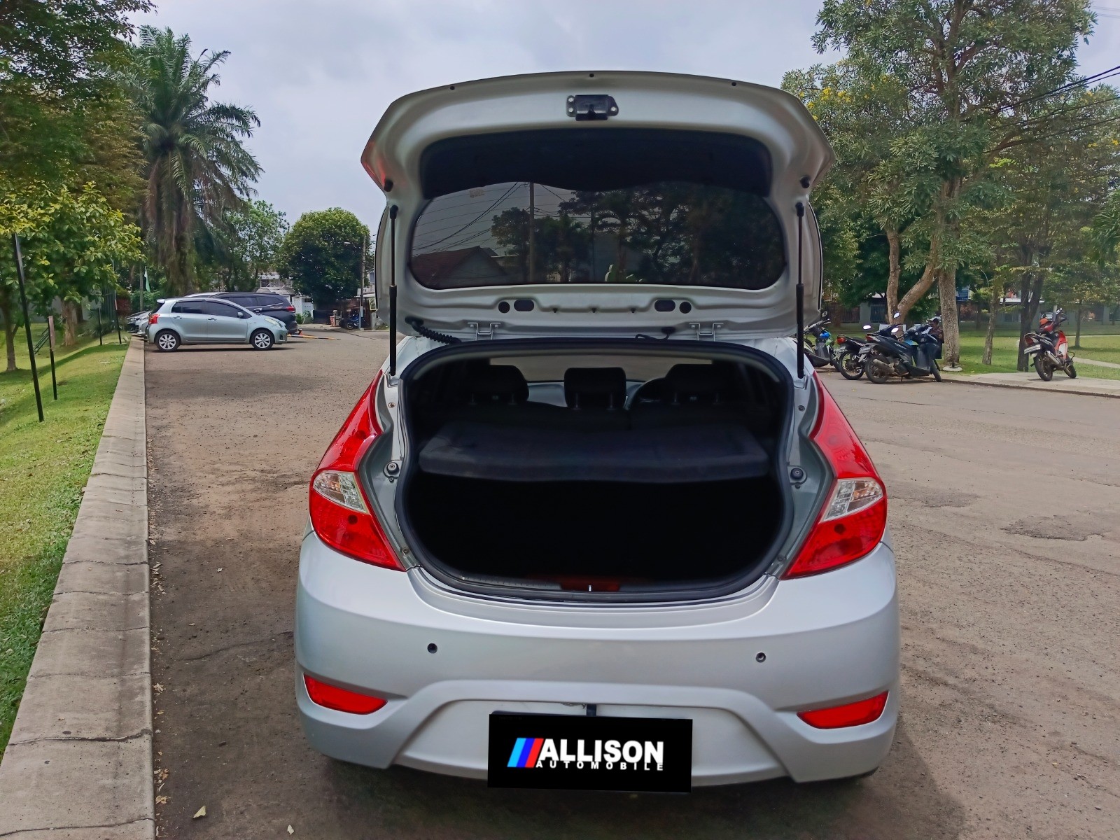 2012 Hyundai Grand Avega GL AT 2012 Hyundai Grand Avega GL AT