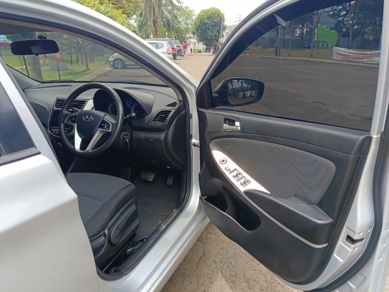 2012 Hyundai Grand Avega GL AT 2012 Hyundai Grand Avega GL AT