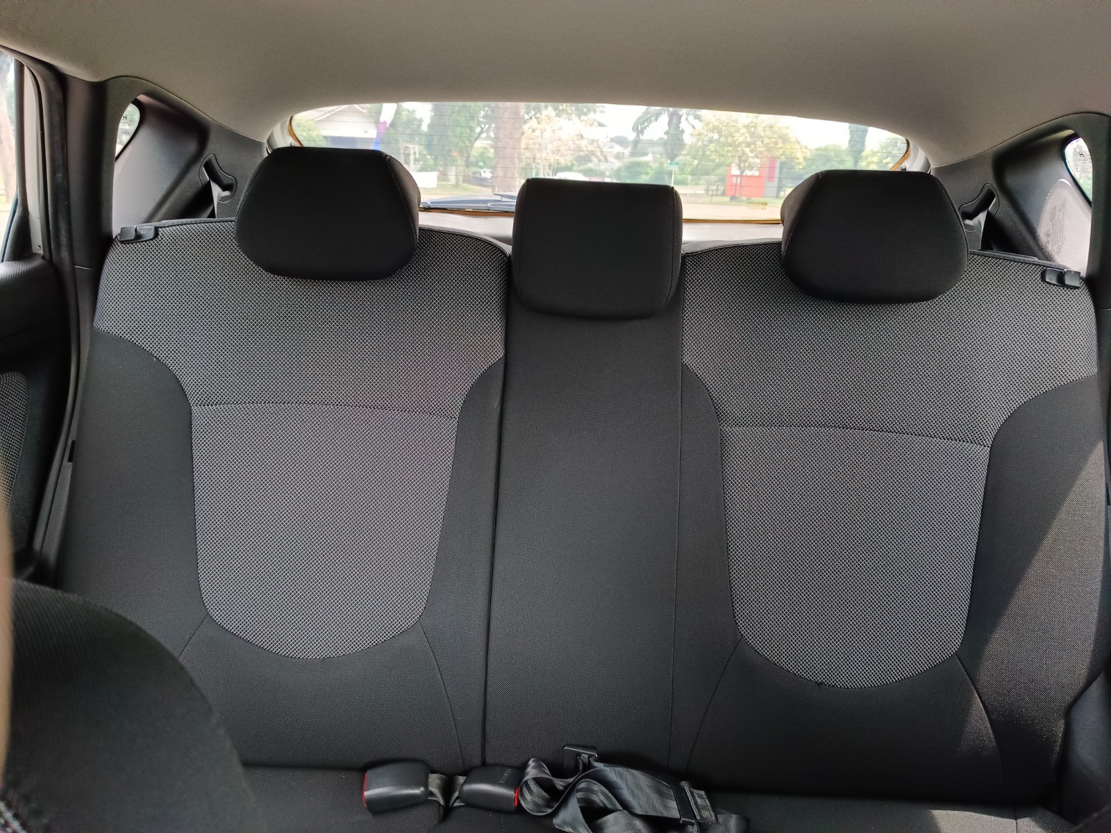 2012 Hyundai Grand Avega GL AT 2012 Hyundai Grand Avega GL AT