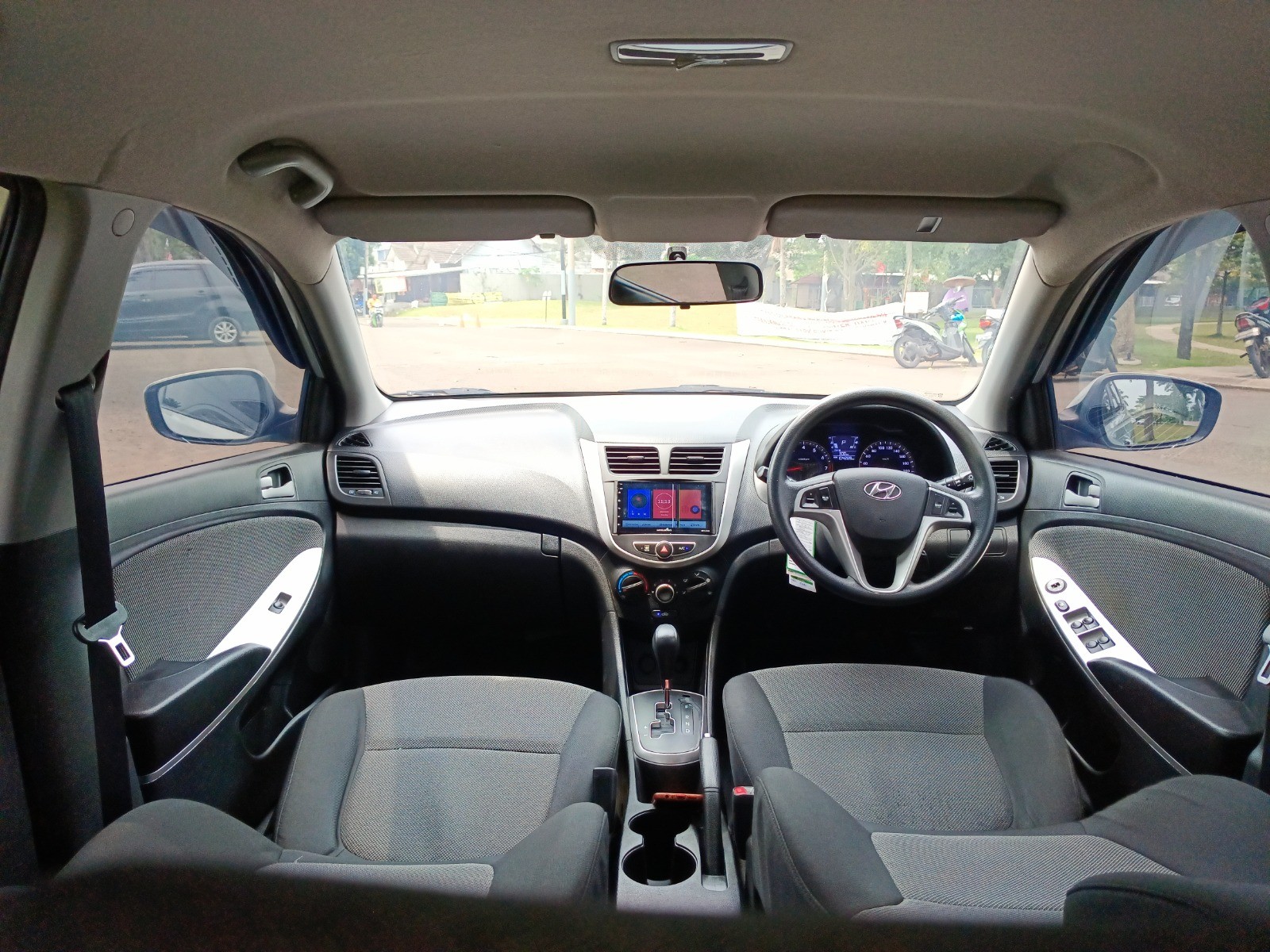 2012 Hyundai Grand Avega GL AT 2012 Hyundai Grand Avega GL AT