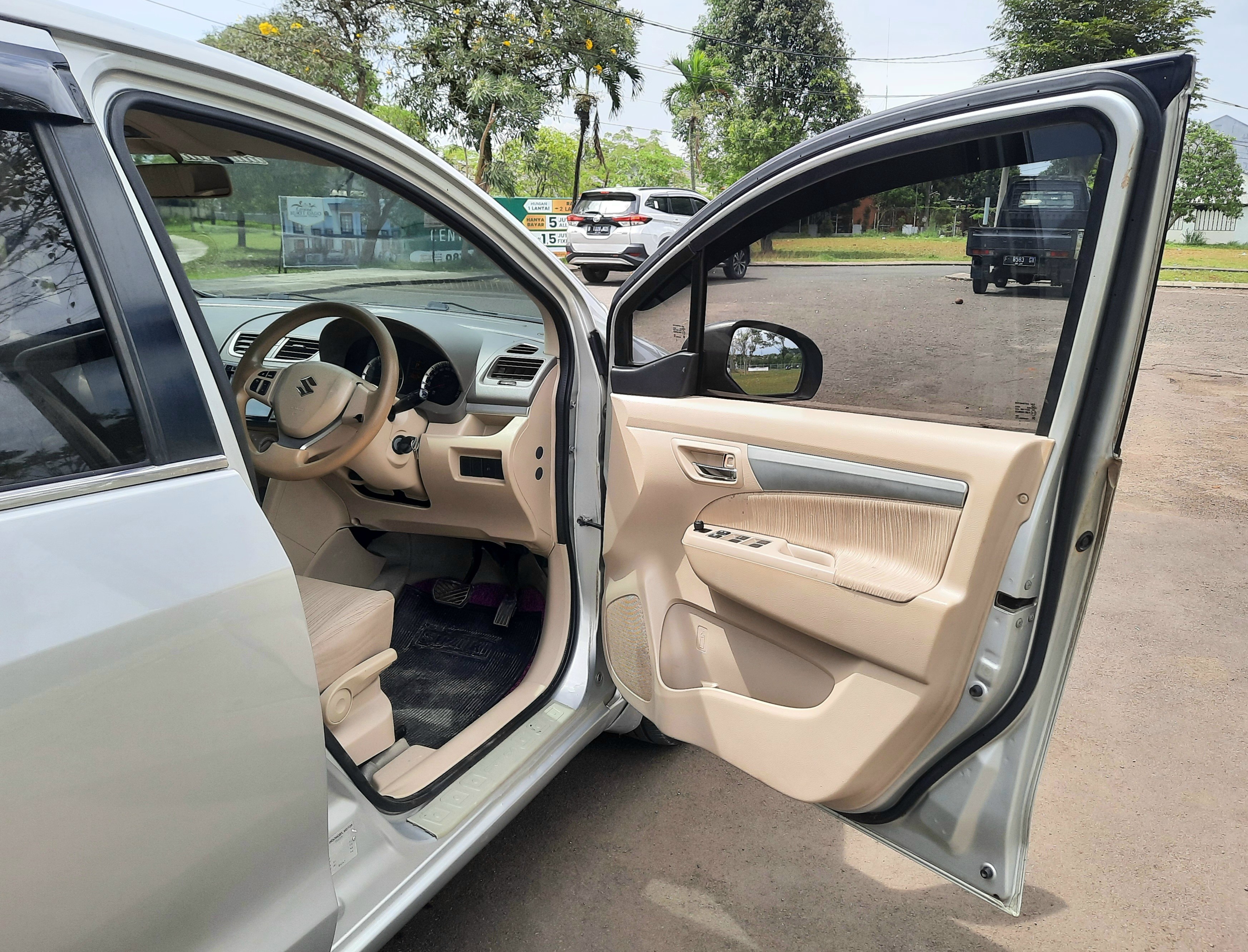 2014 Suzuki Ertiga GX AT 2014 Suzuki Ertiga GX AT