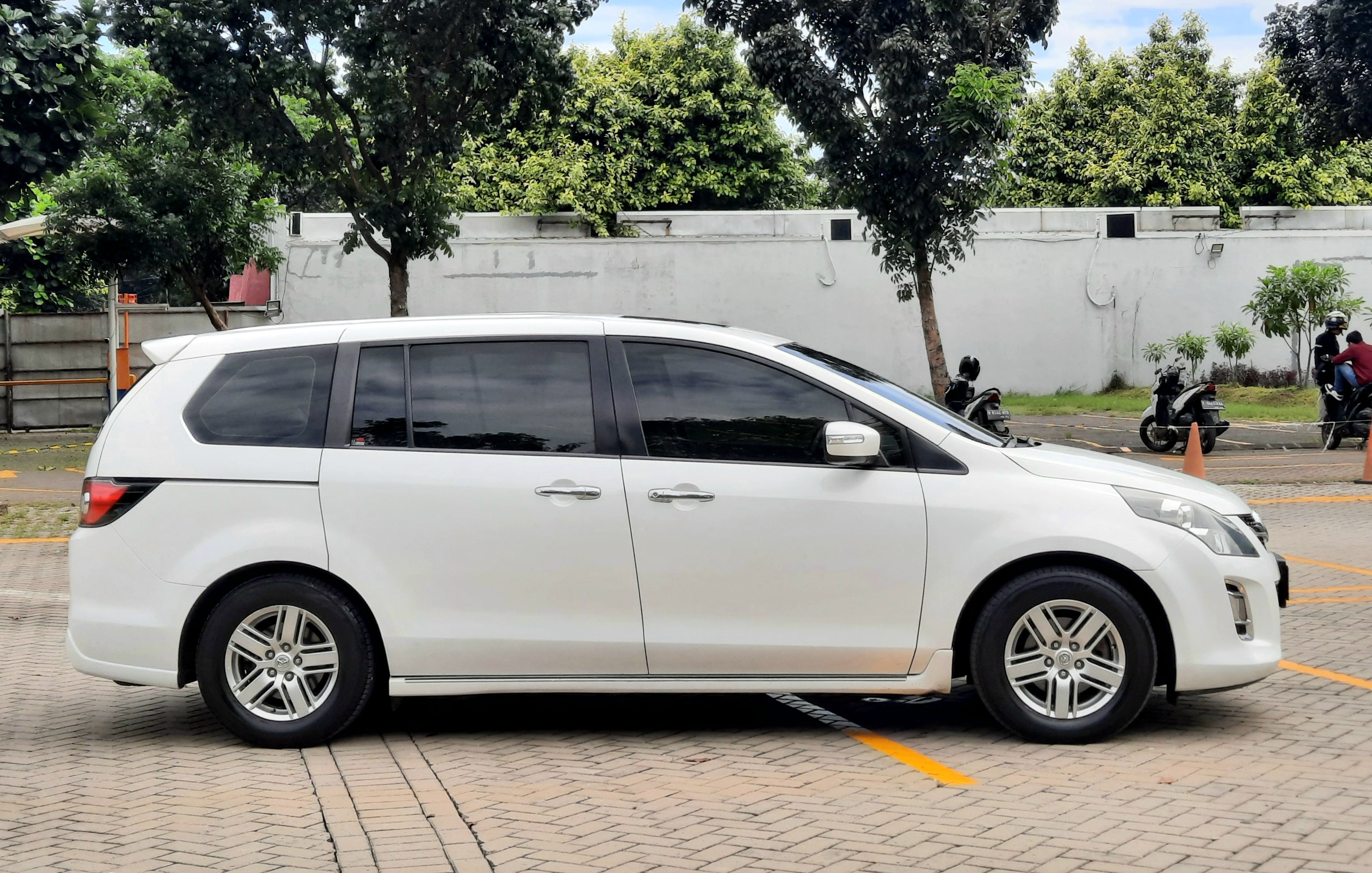 2012 Mazda 8  2.3 L 2012 Mazda 8  2.3 L