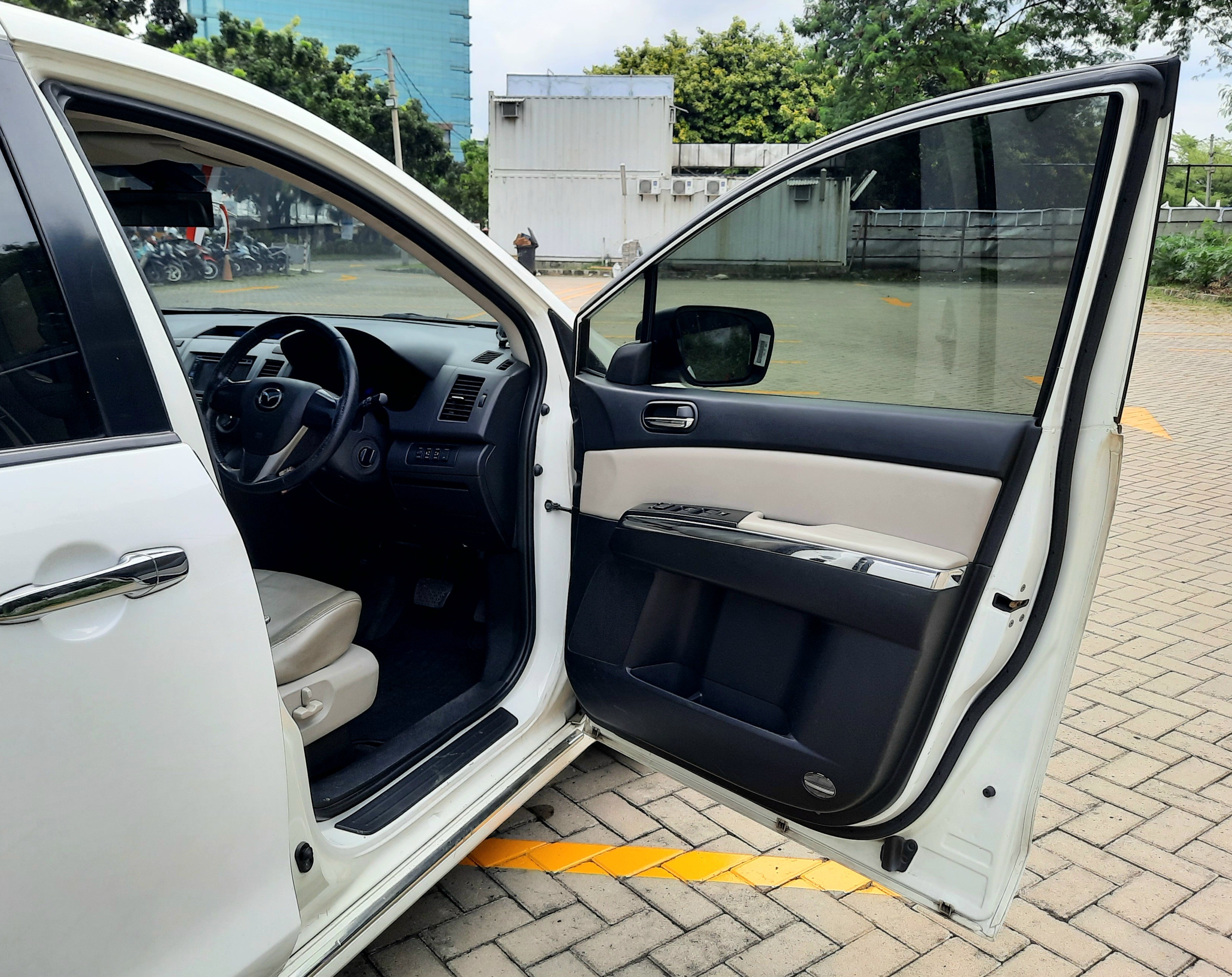 2012 Mazda 8  2.3 L 2012 Mazda 8  2.3 L