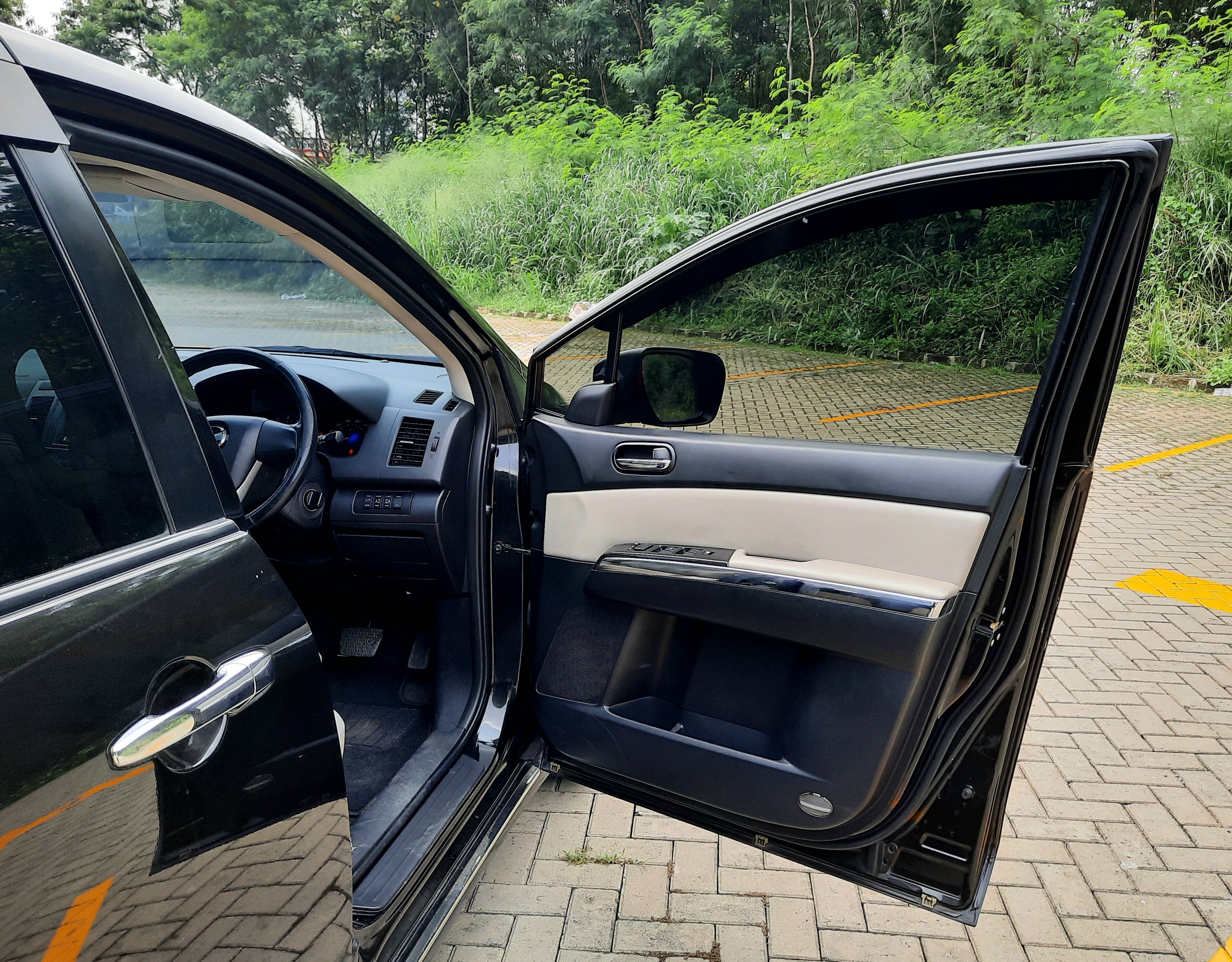 2011 Mazda 8  2.3 L 2011 Mazda 8  2.3 L