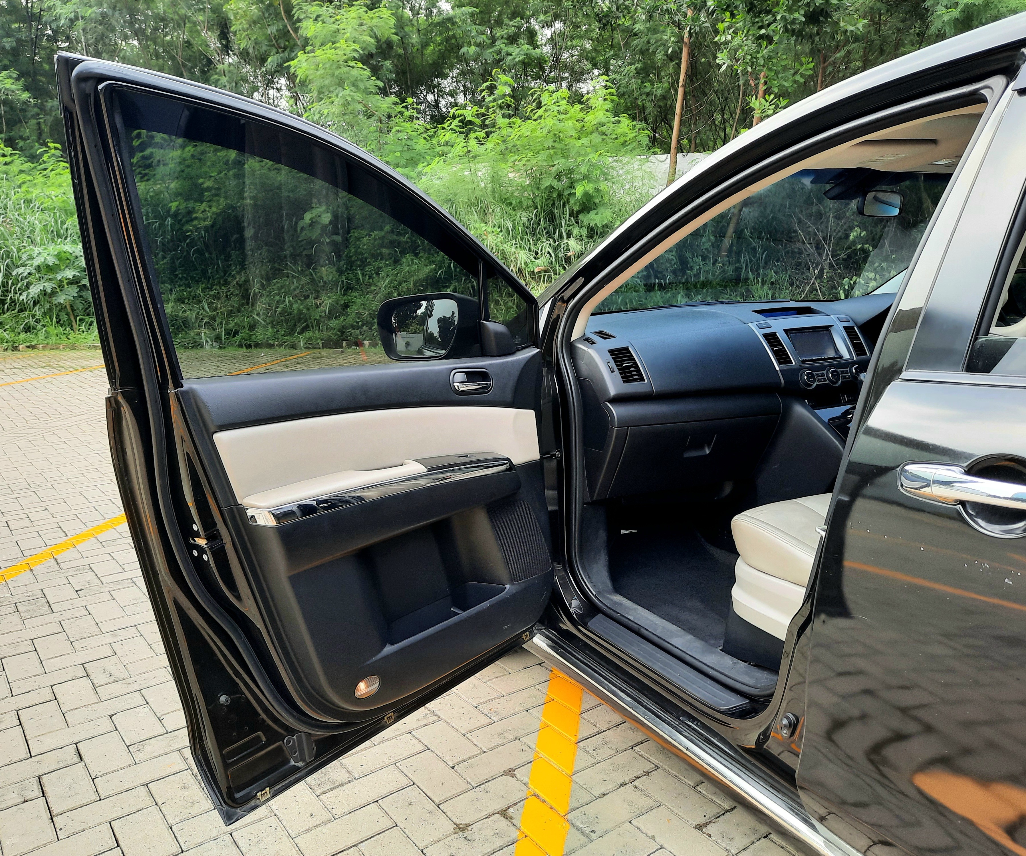 2011 Mazda 8  2.3 L 2011 Mazda 8  2.3 L