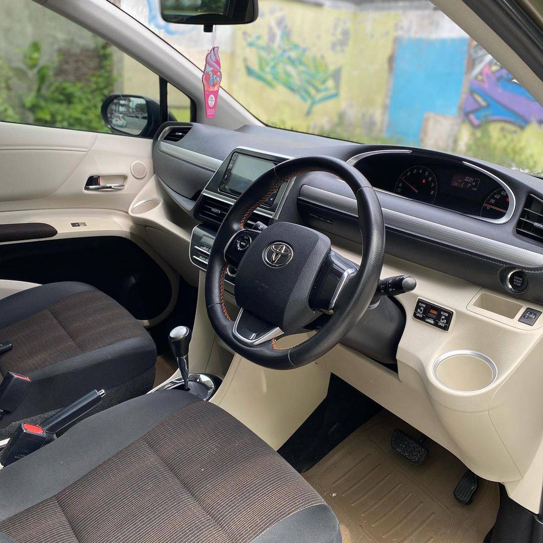 2017 Toyota Sienta 1.5L V AT 2017 Toyota Sienta 1.5L V AT