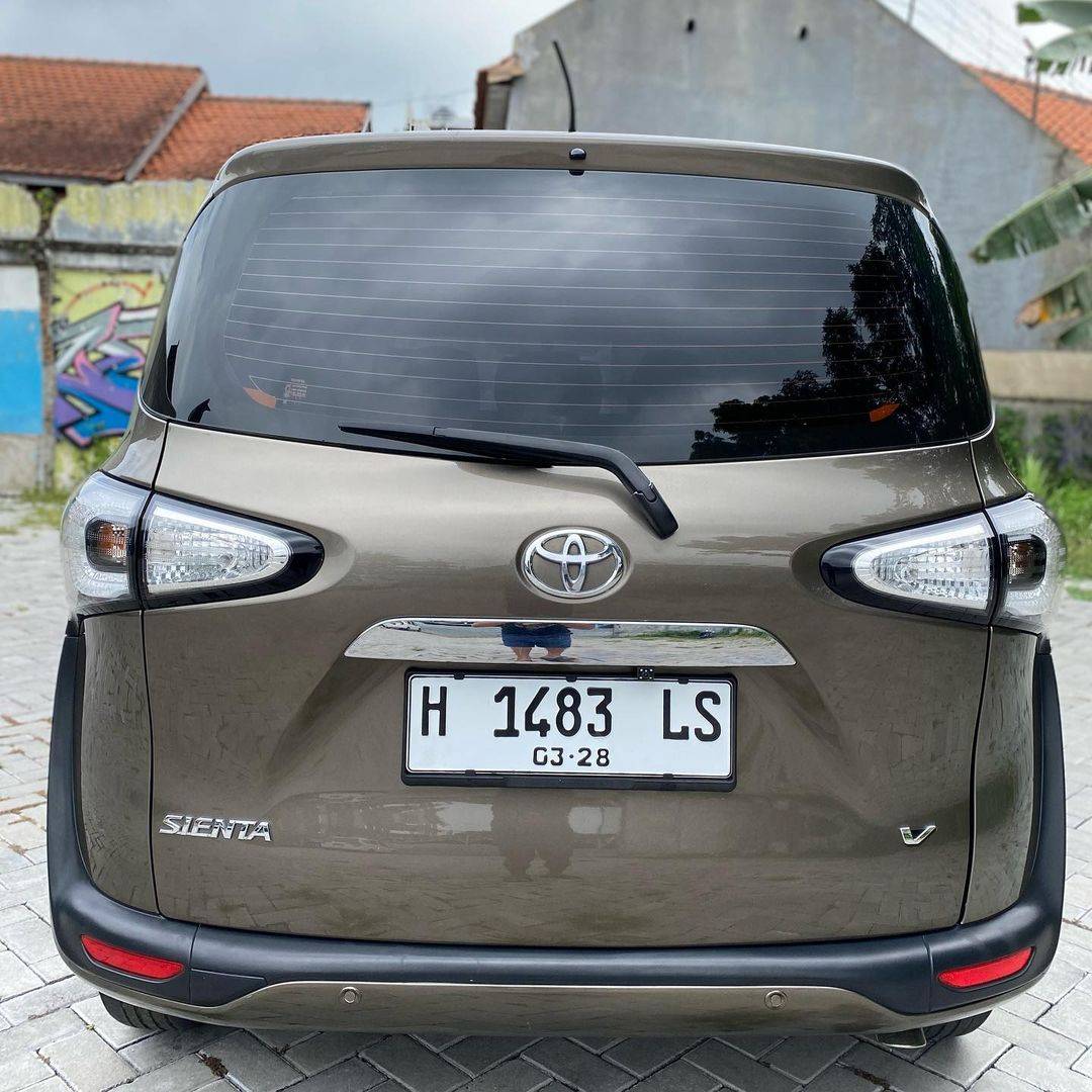 2017 Toyota Sienta 1.5L V AT 2017 Toyota Sienta 1.5L V AT