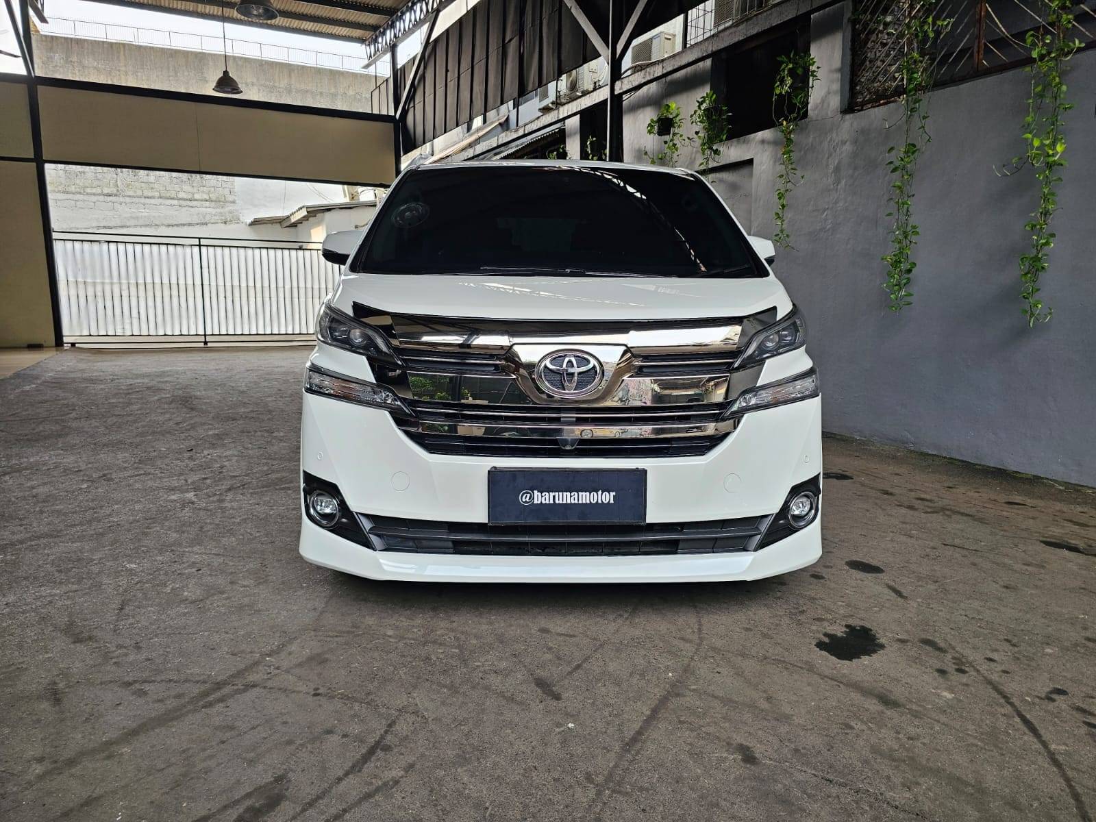 Dijual 2015 Toyota Vellfire 2.5 G A/T 2.5 G A/T Bekas