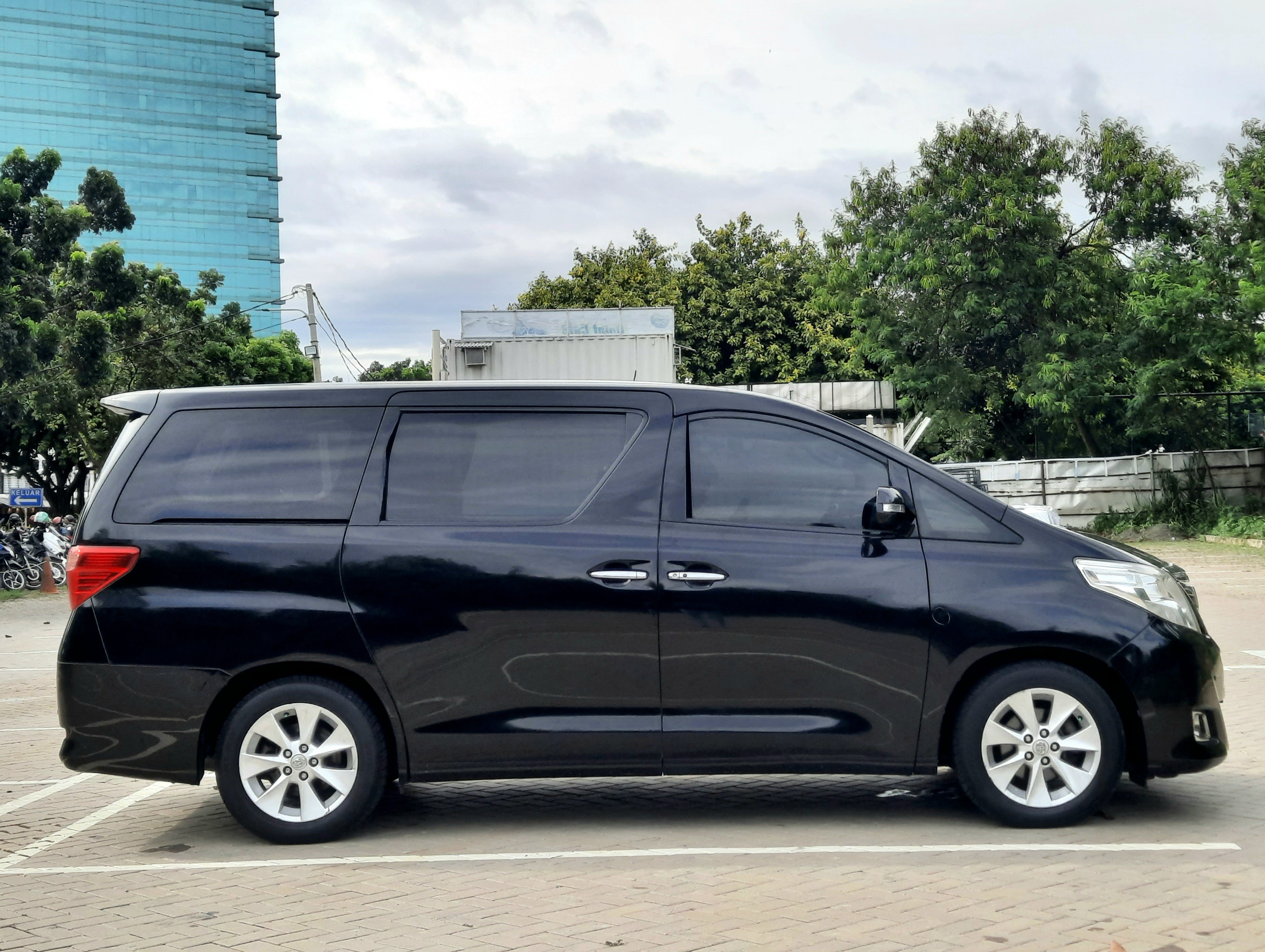 2012 Toyota Alphard  S 2.4 AT 2012 Toyota Alphard  S 2.4 AT