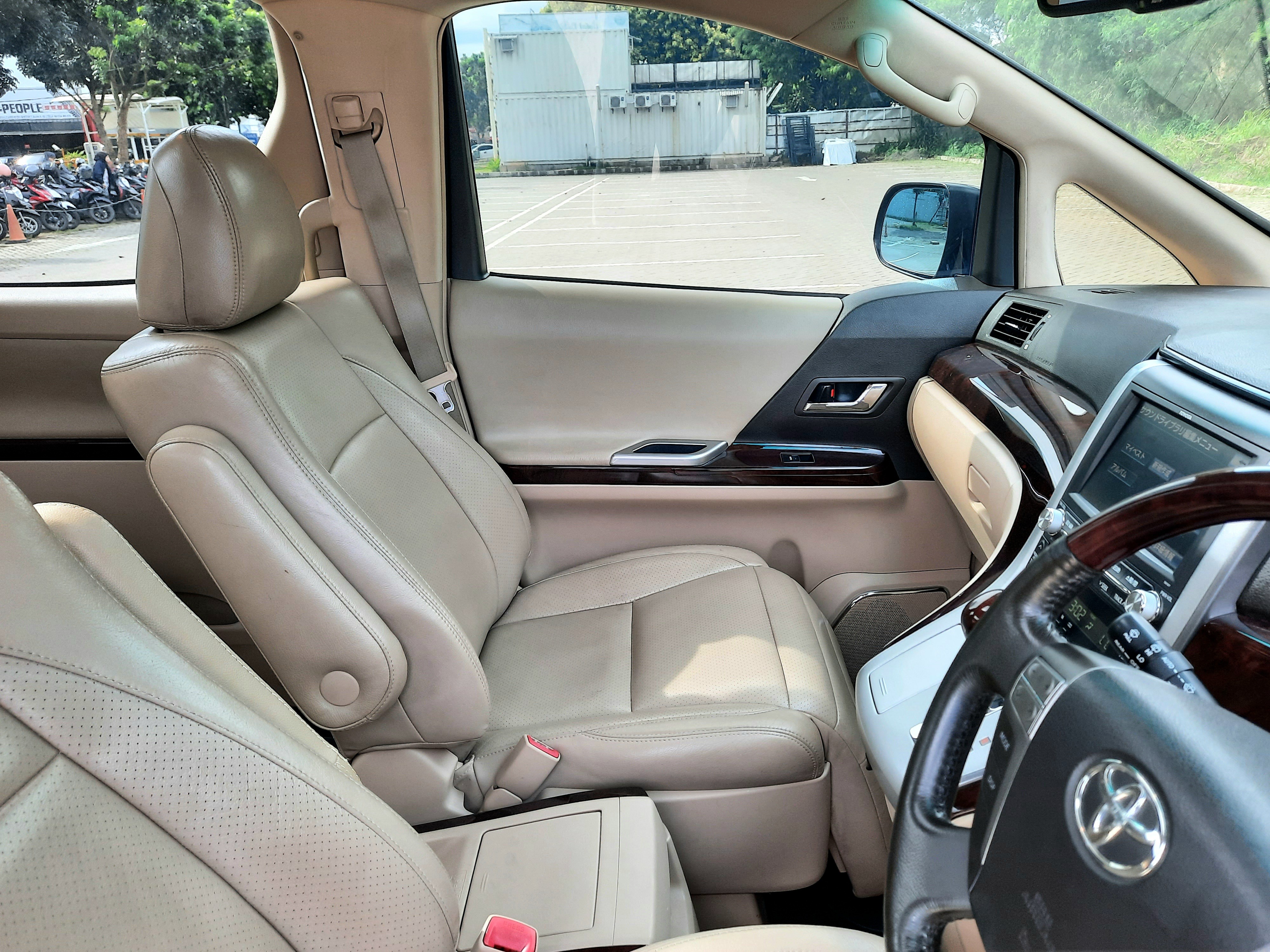 2012 Toyota Alphard  S 2.4 AT 2012 Toyota Alphard  S 2.4 AT