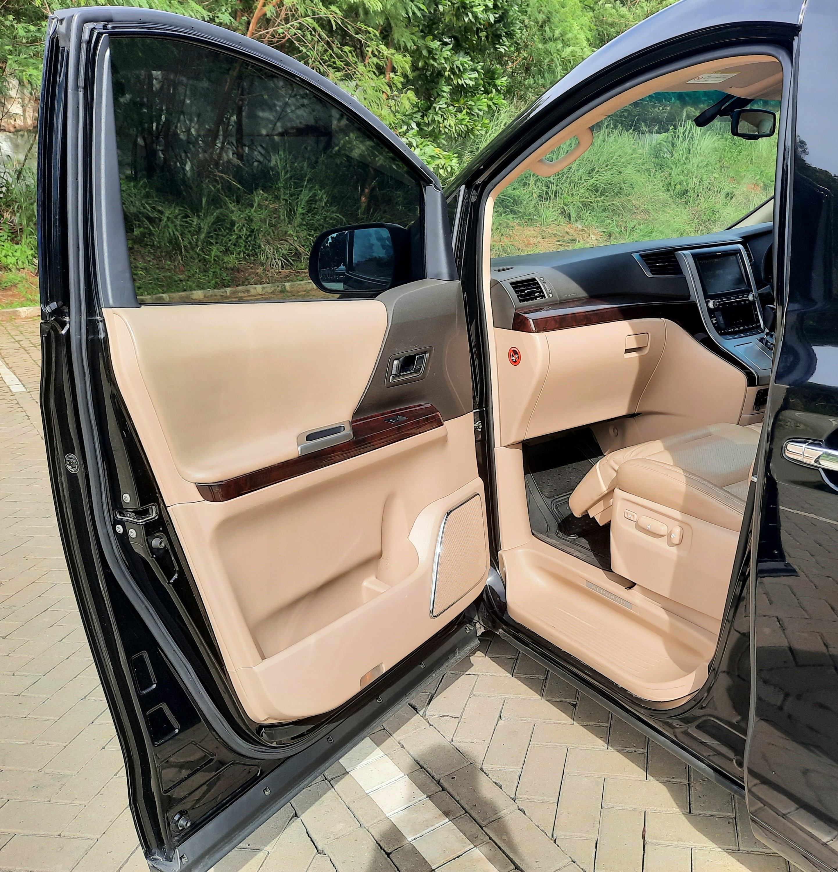 2012 Toyota Alphard  S 2.4 AT 2012 Toyota Alphard  S 2.4 AT