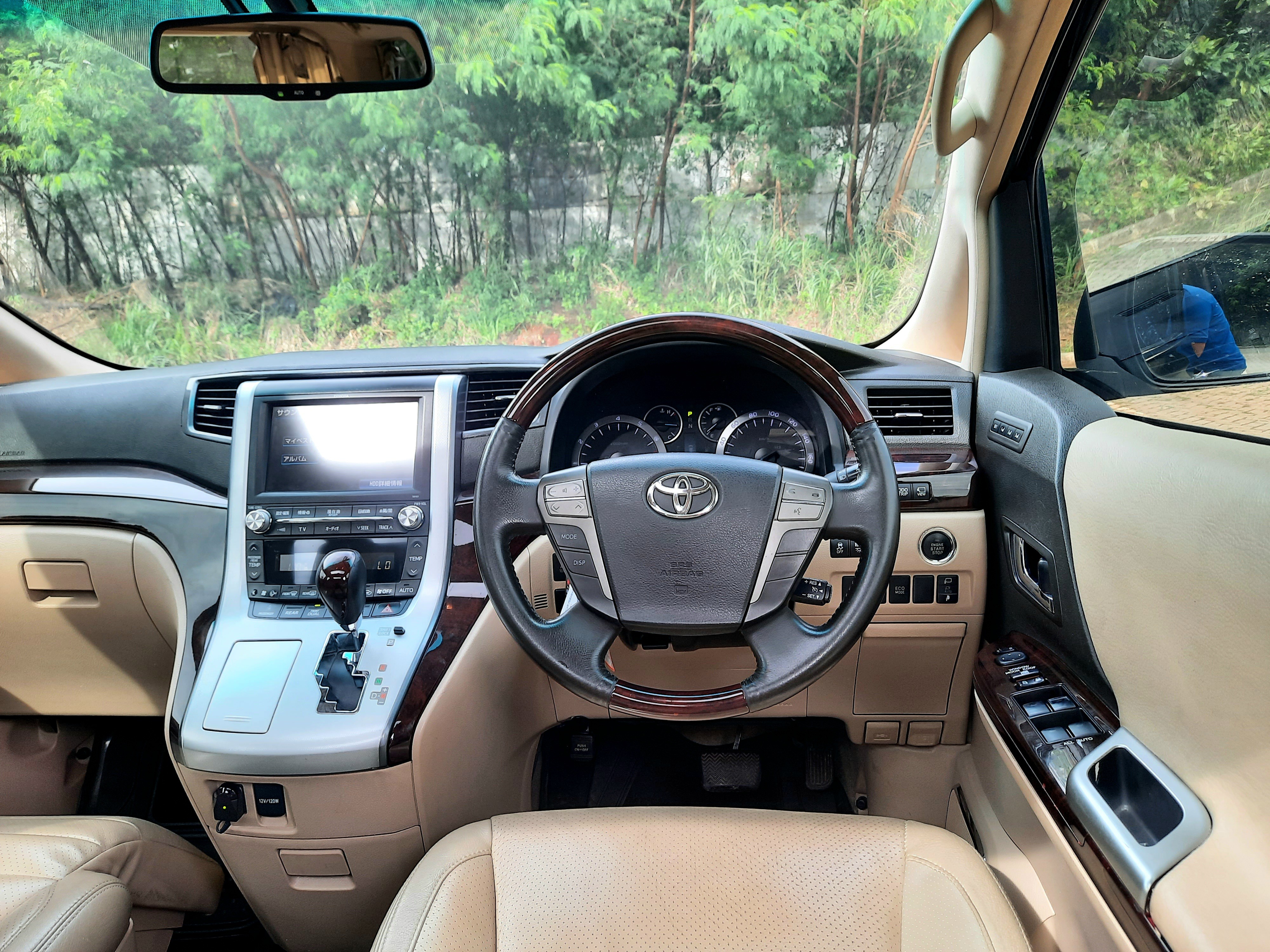 2012 Toyota Alphard  S 2.4 AT 2012 Toyota Alphard  S 2.4 AT